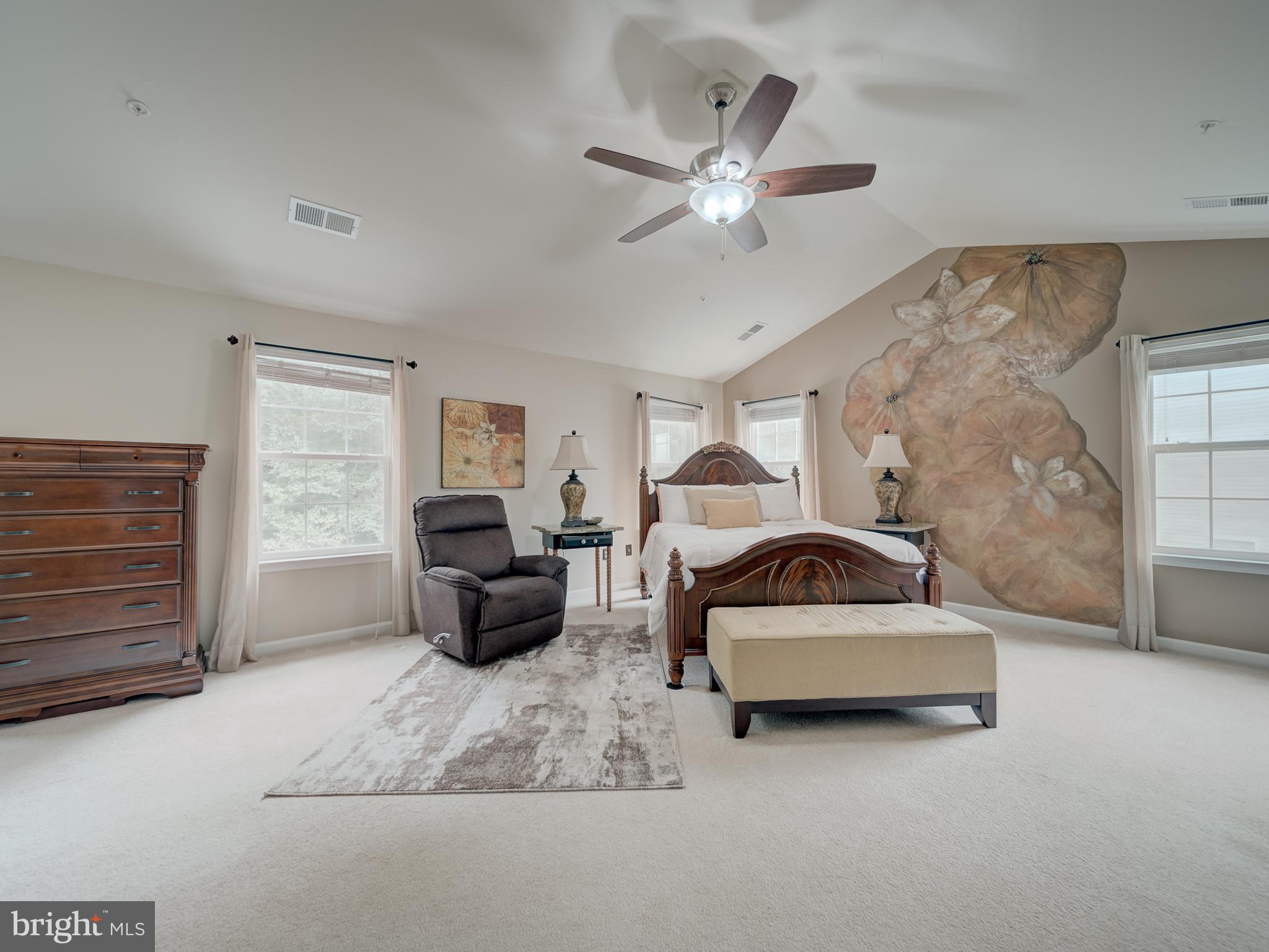 Listing images