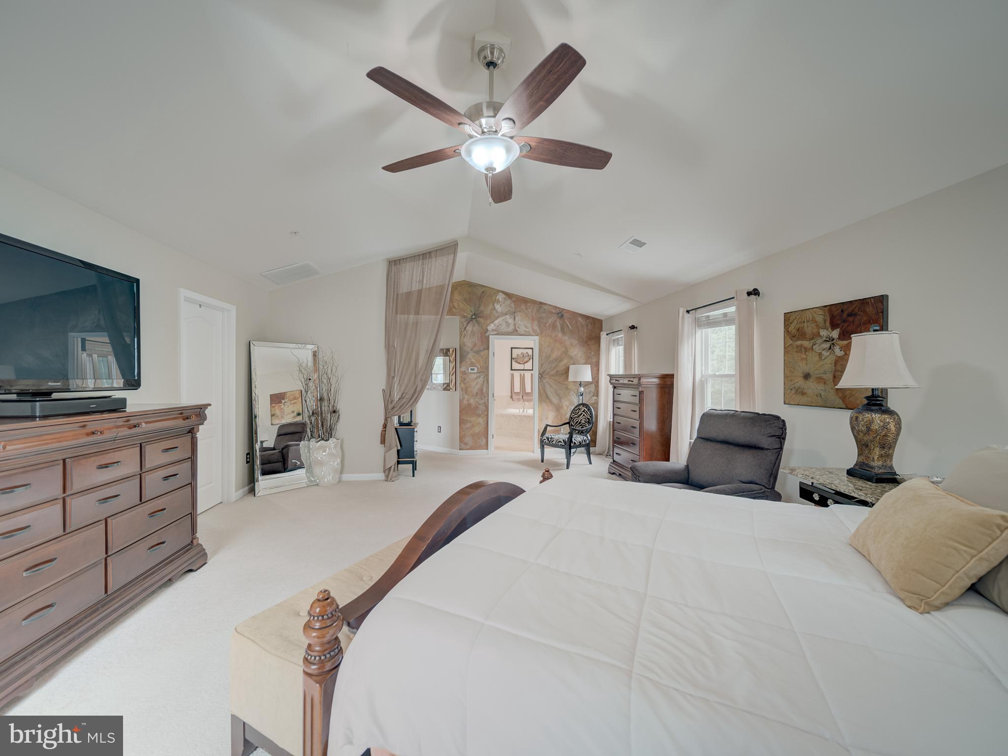 Listing images