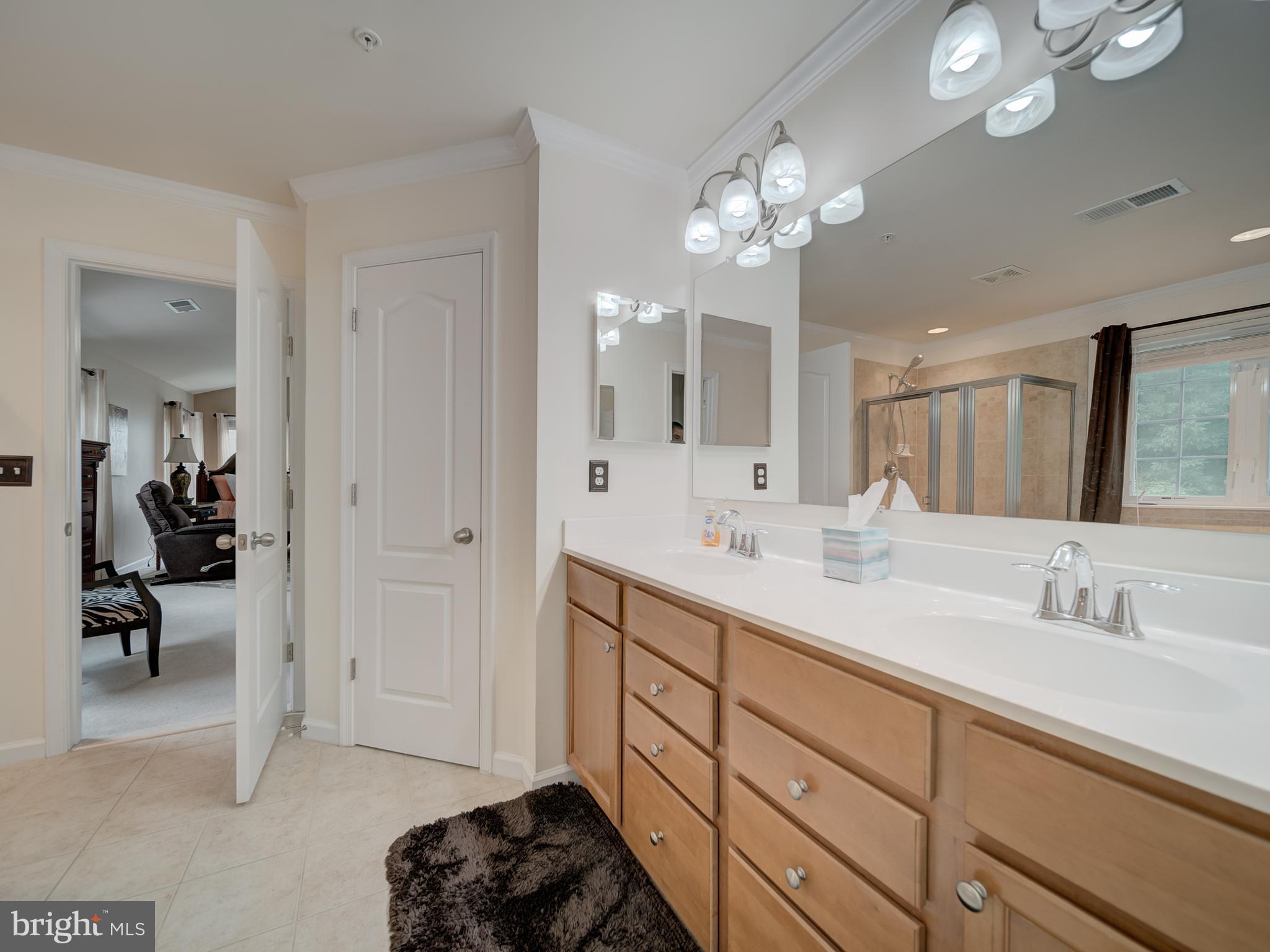 Listing images