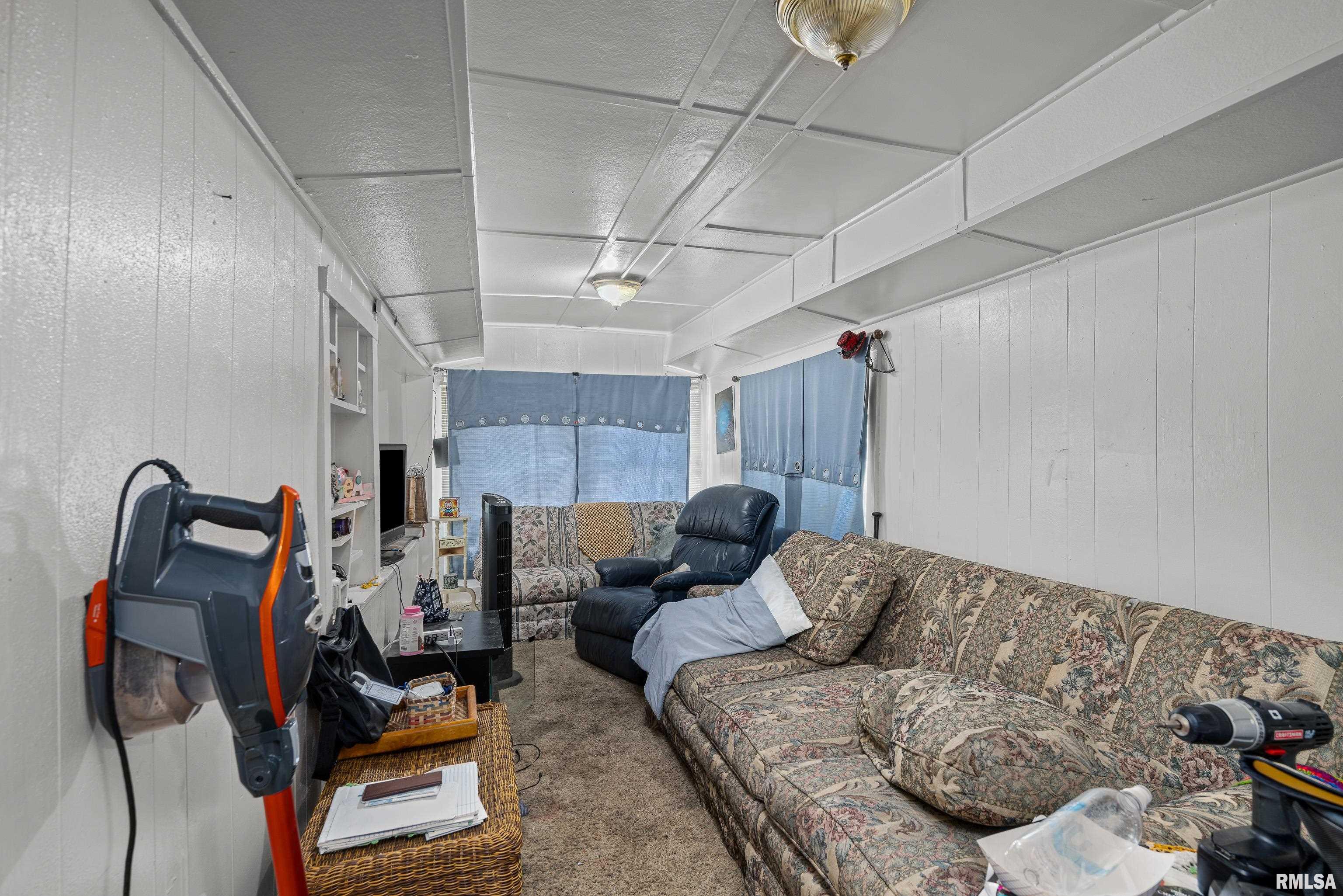Listing images