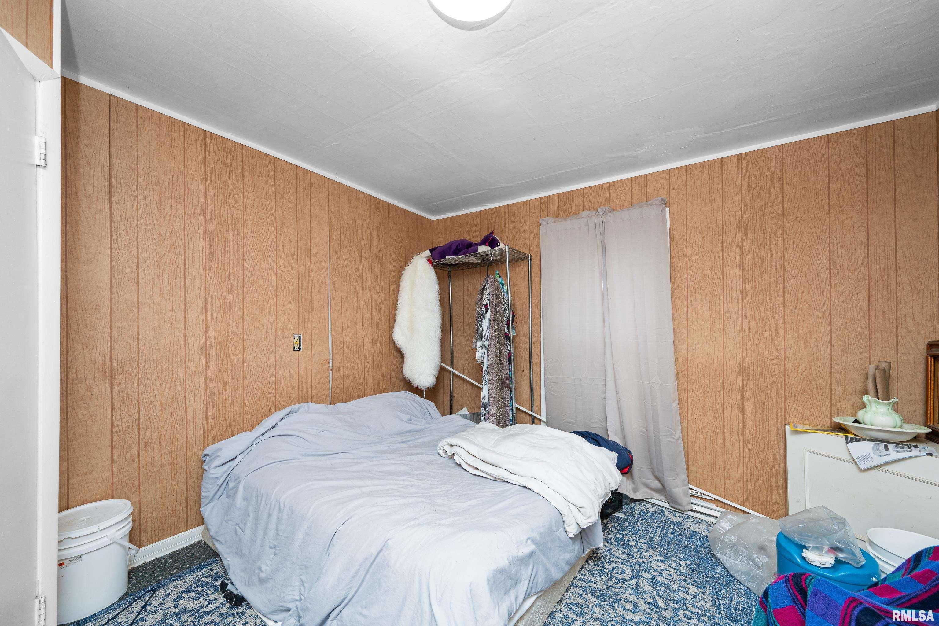 Listing images