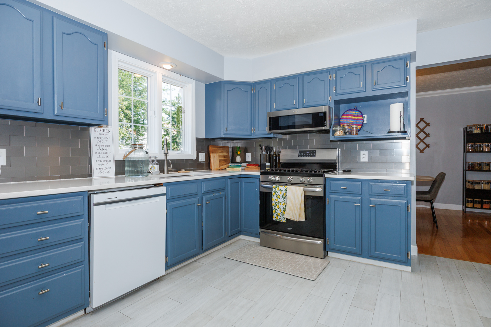 Listing images