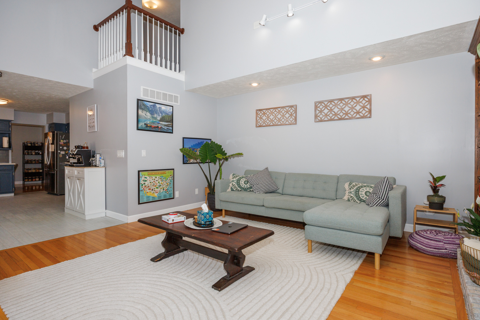 Listing images