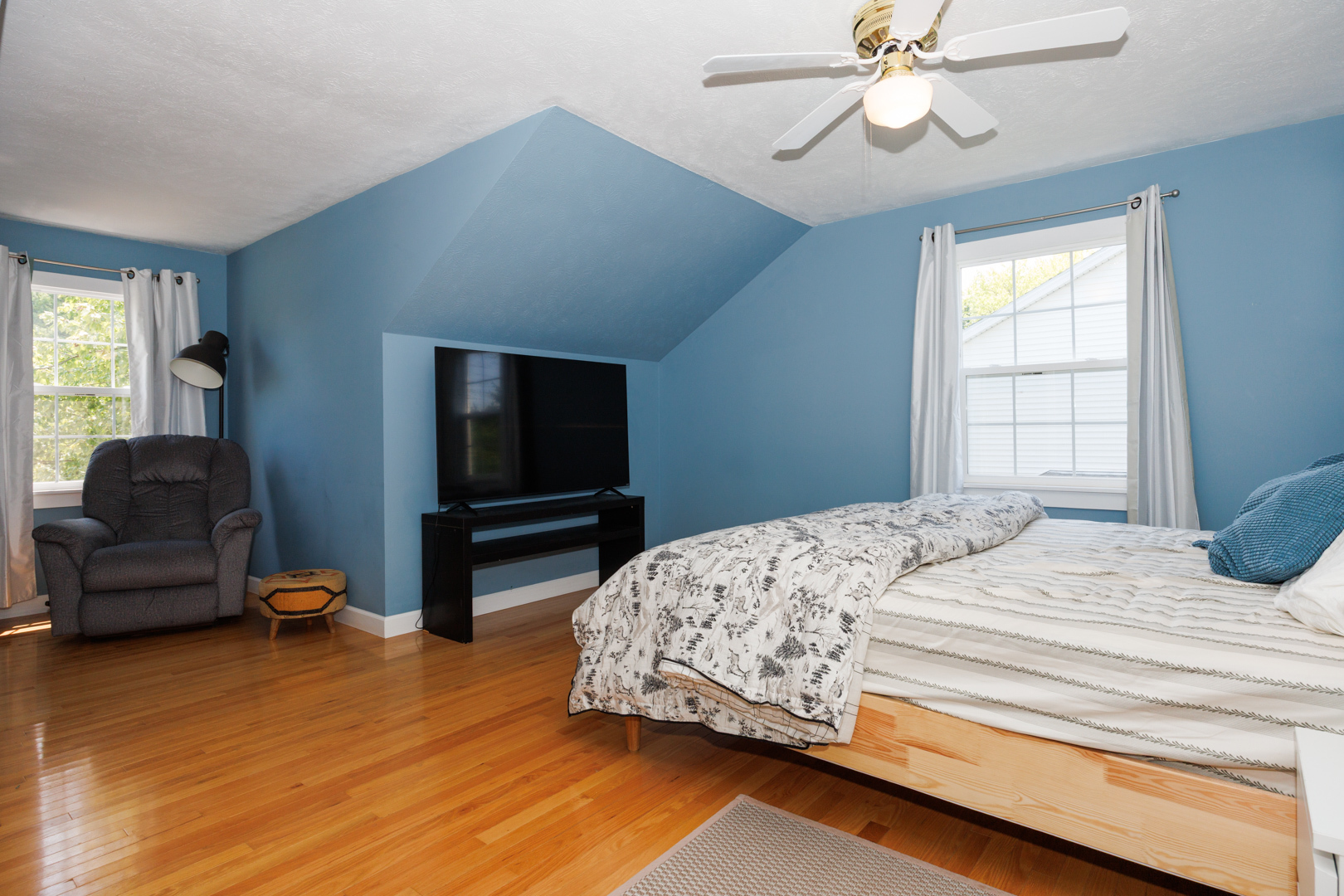 Listing images