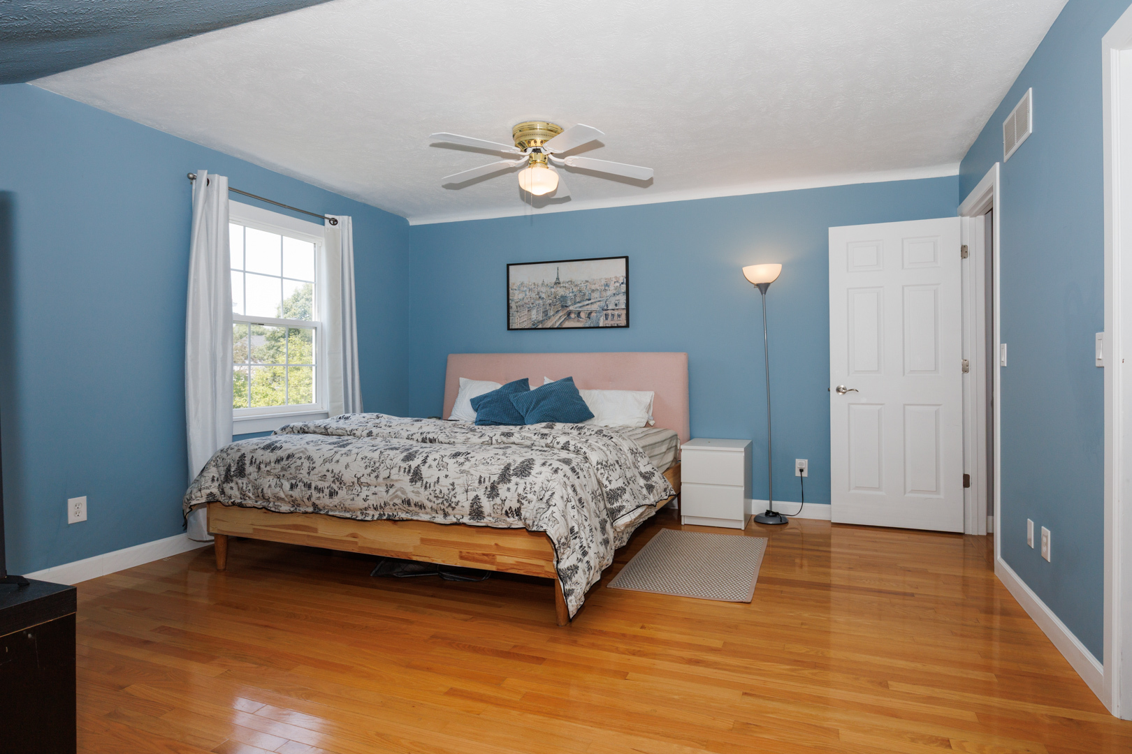 Listing images