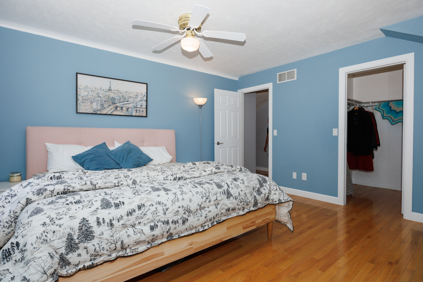 Listing images