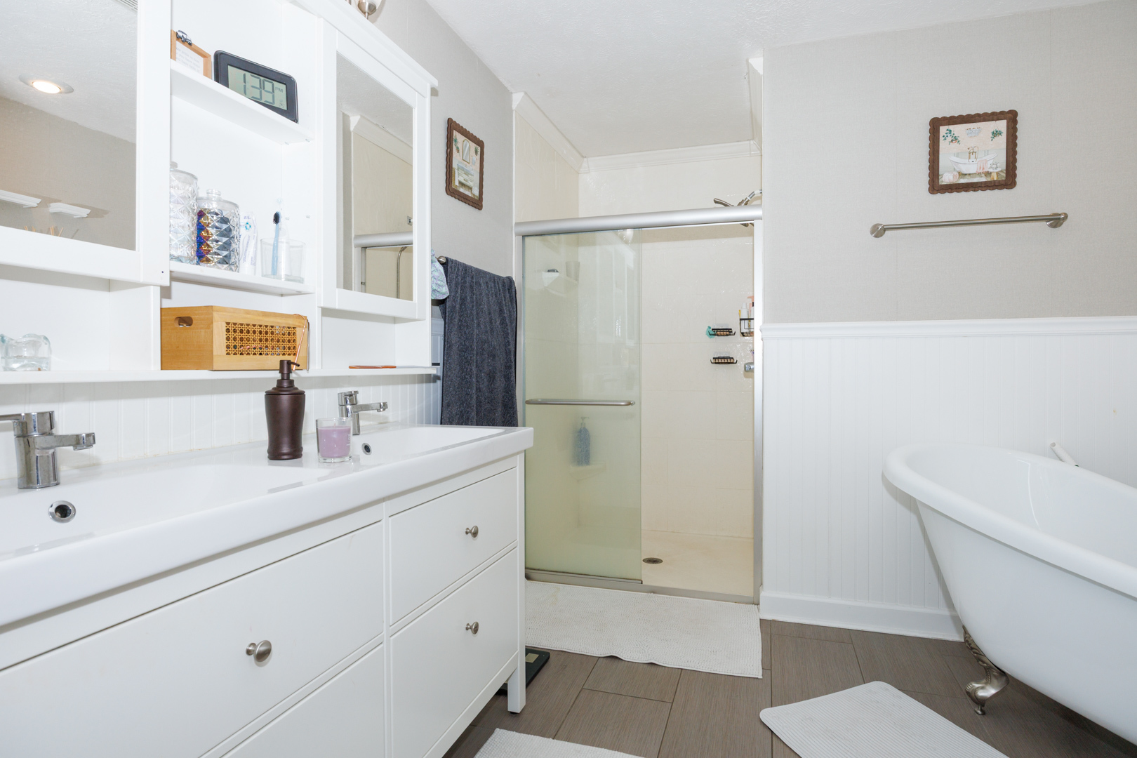 Listing images