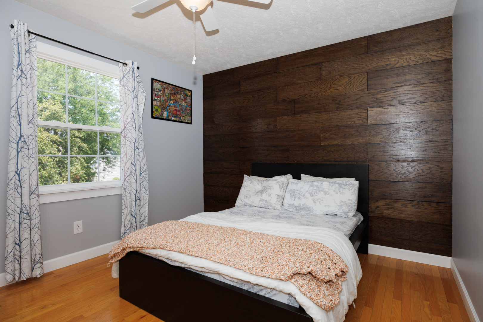 Listing images