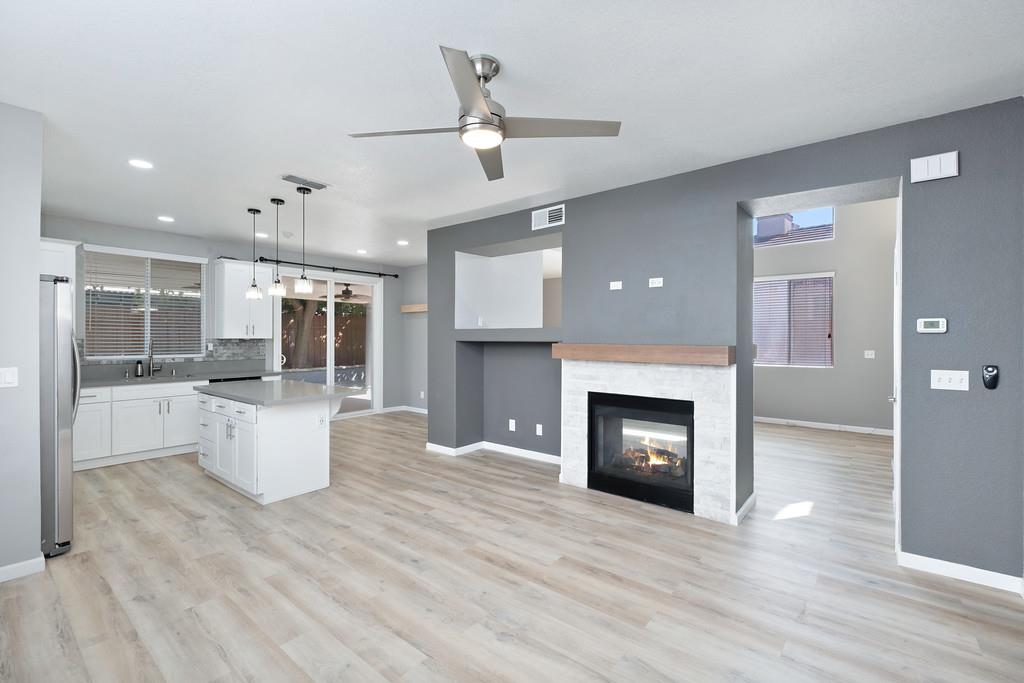 Listing images