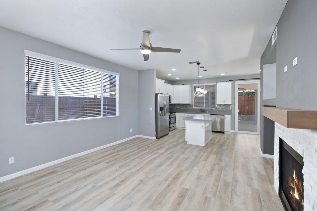Listing images