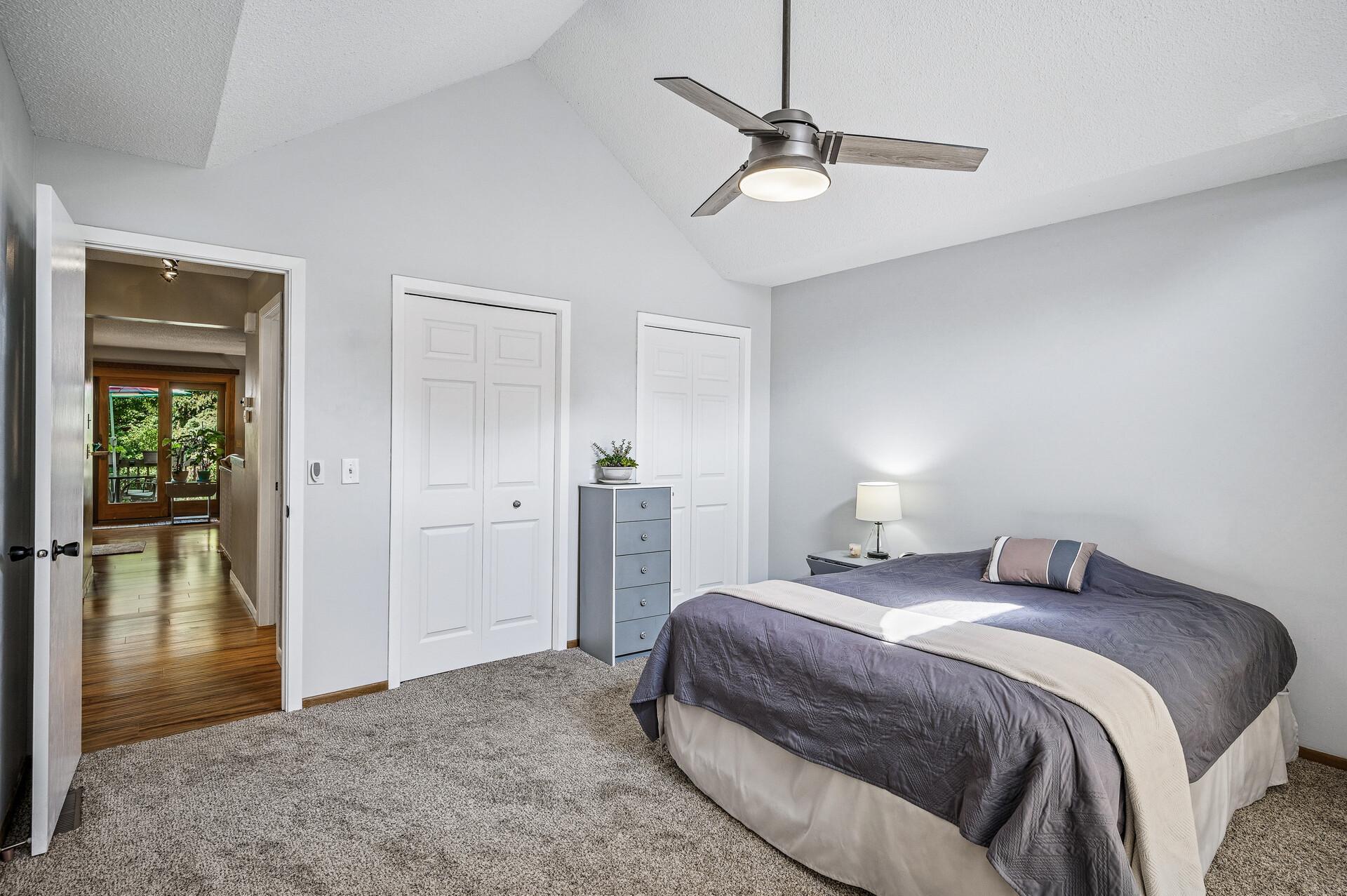 Listing images