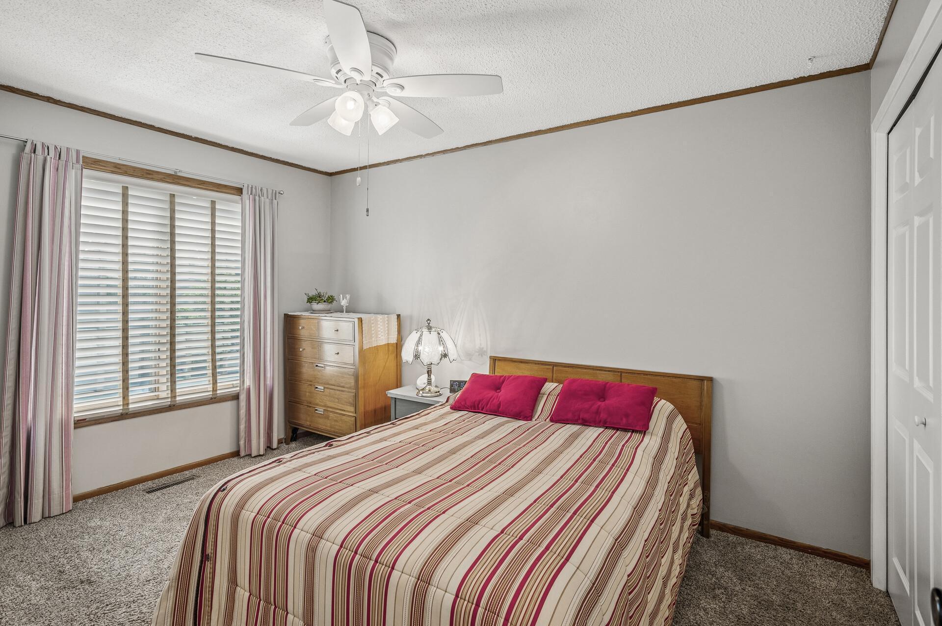 Listing images