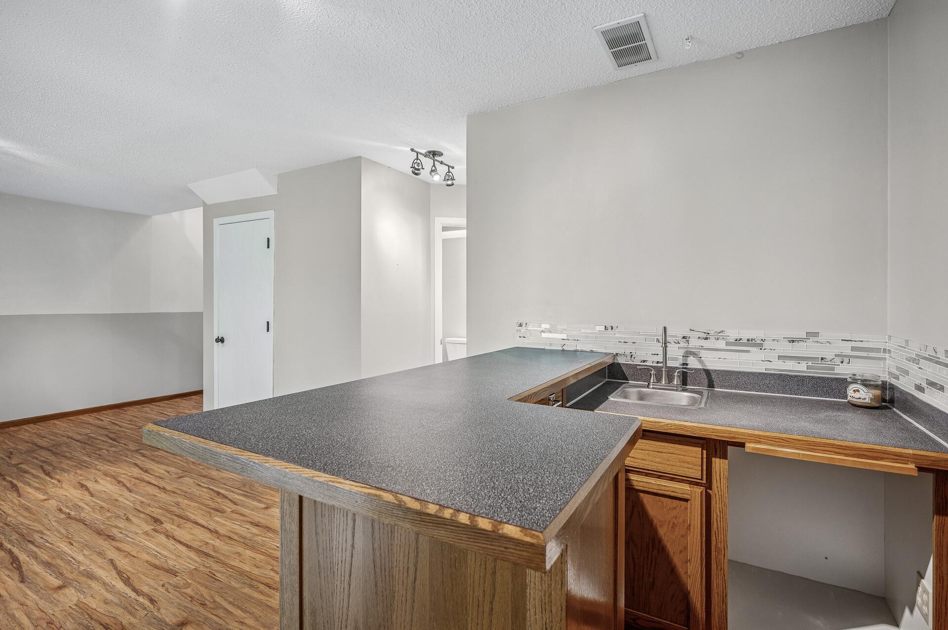 Listing images
