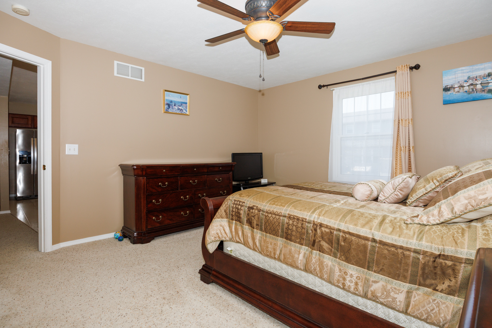Listing images