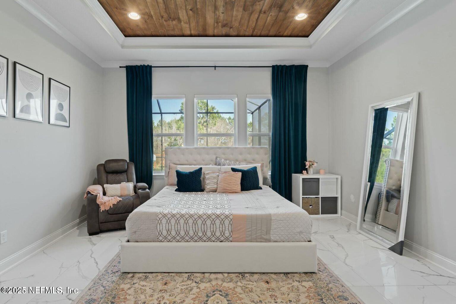 Listing images