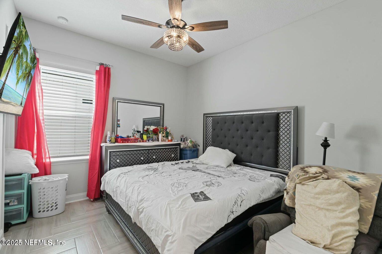 Listing images