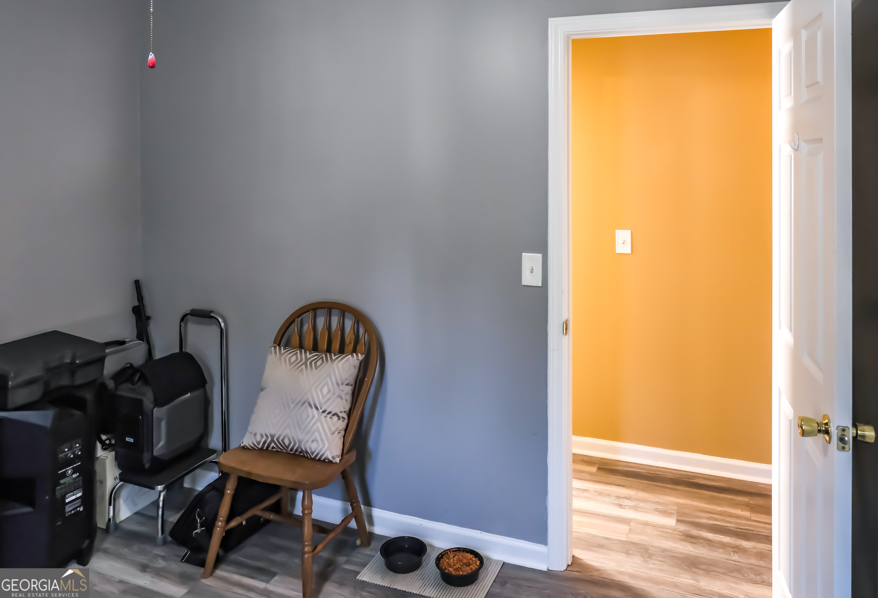 Listing images