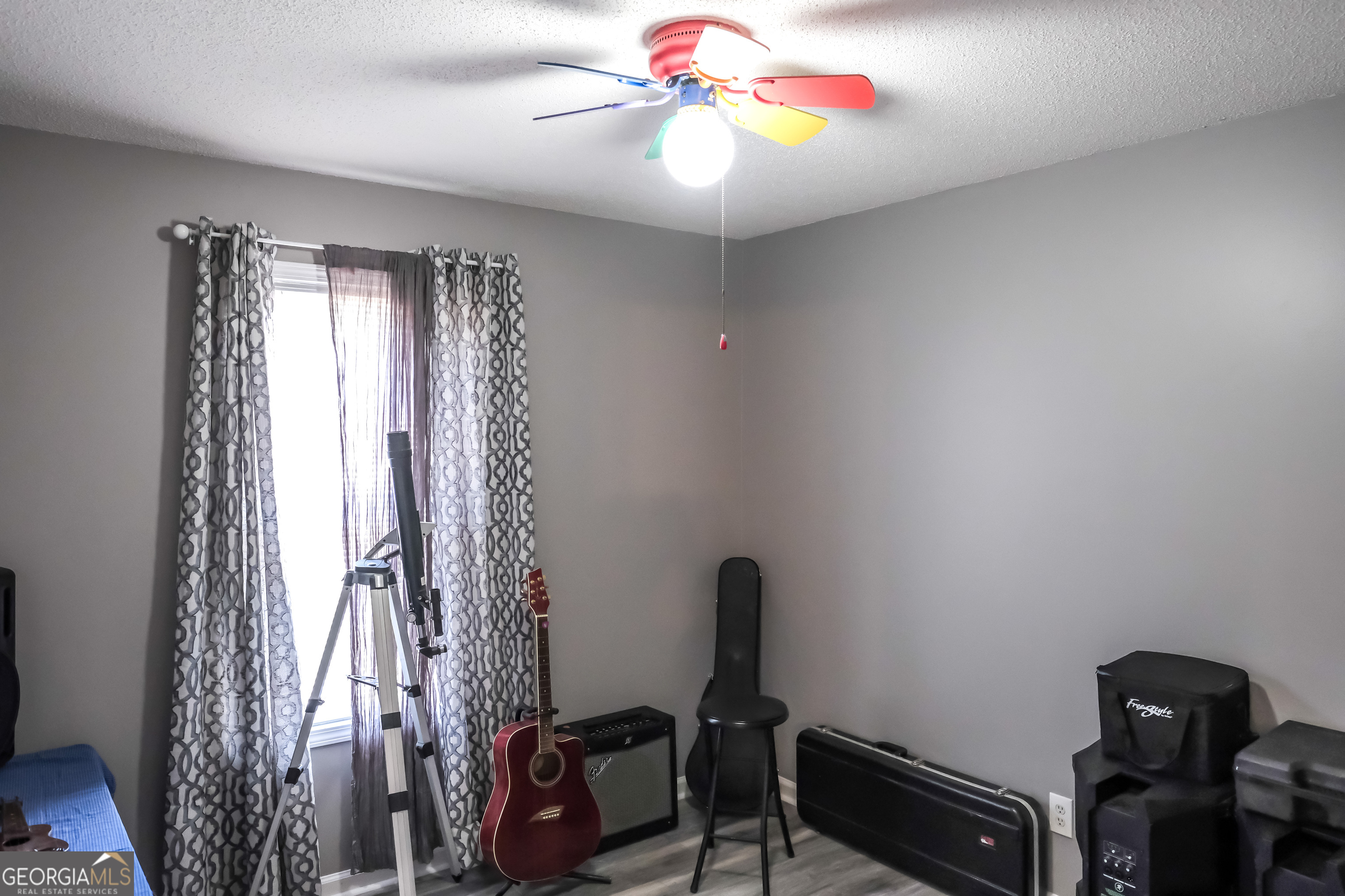 Listing images