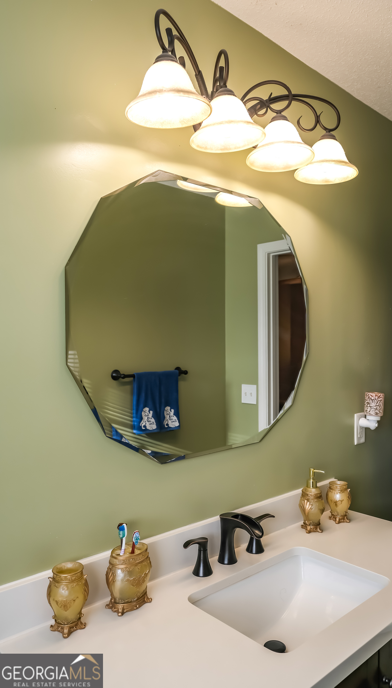 Listing images