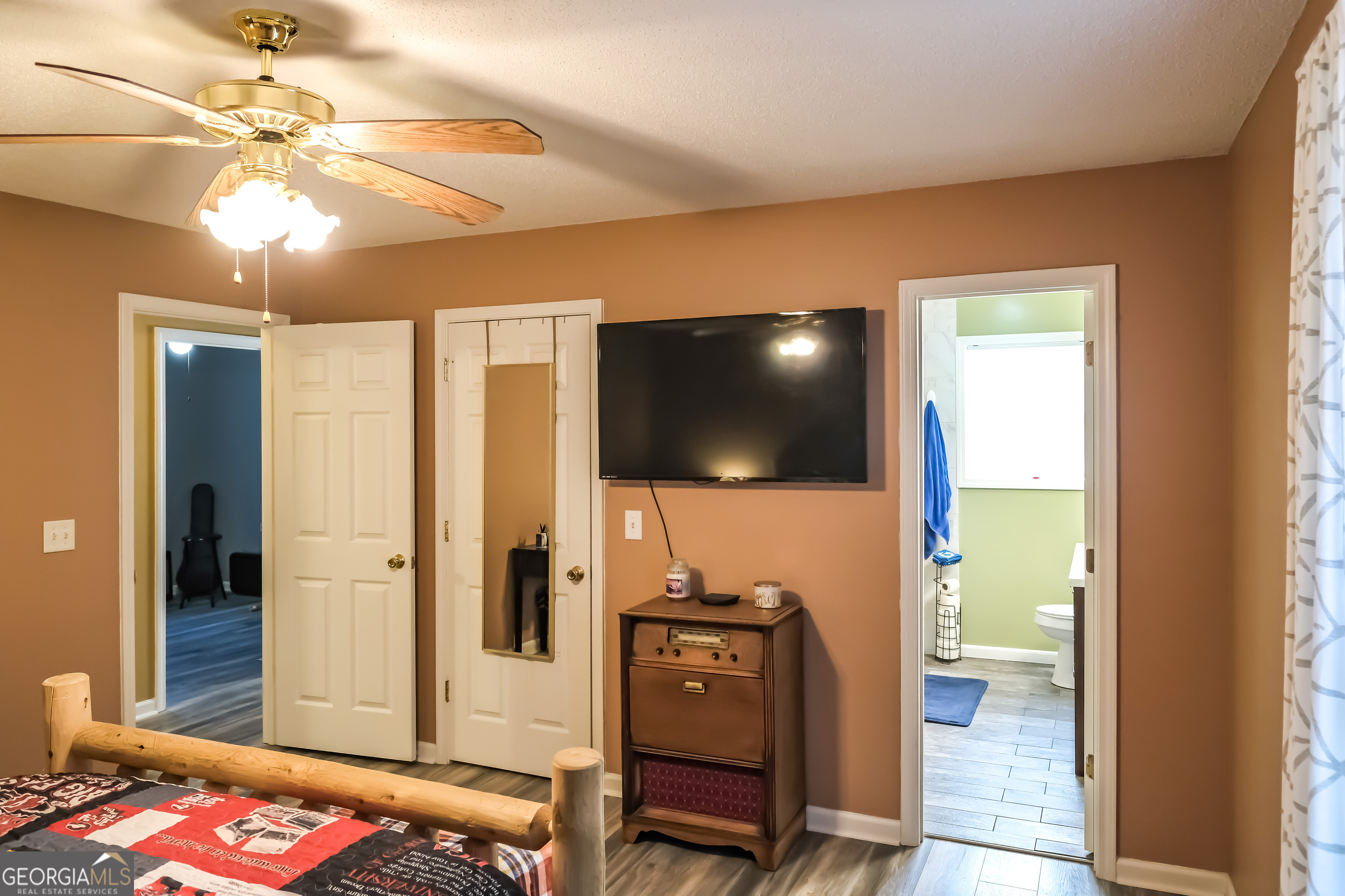 Listing images