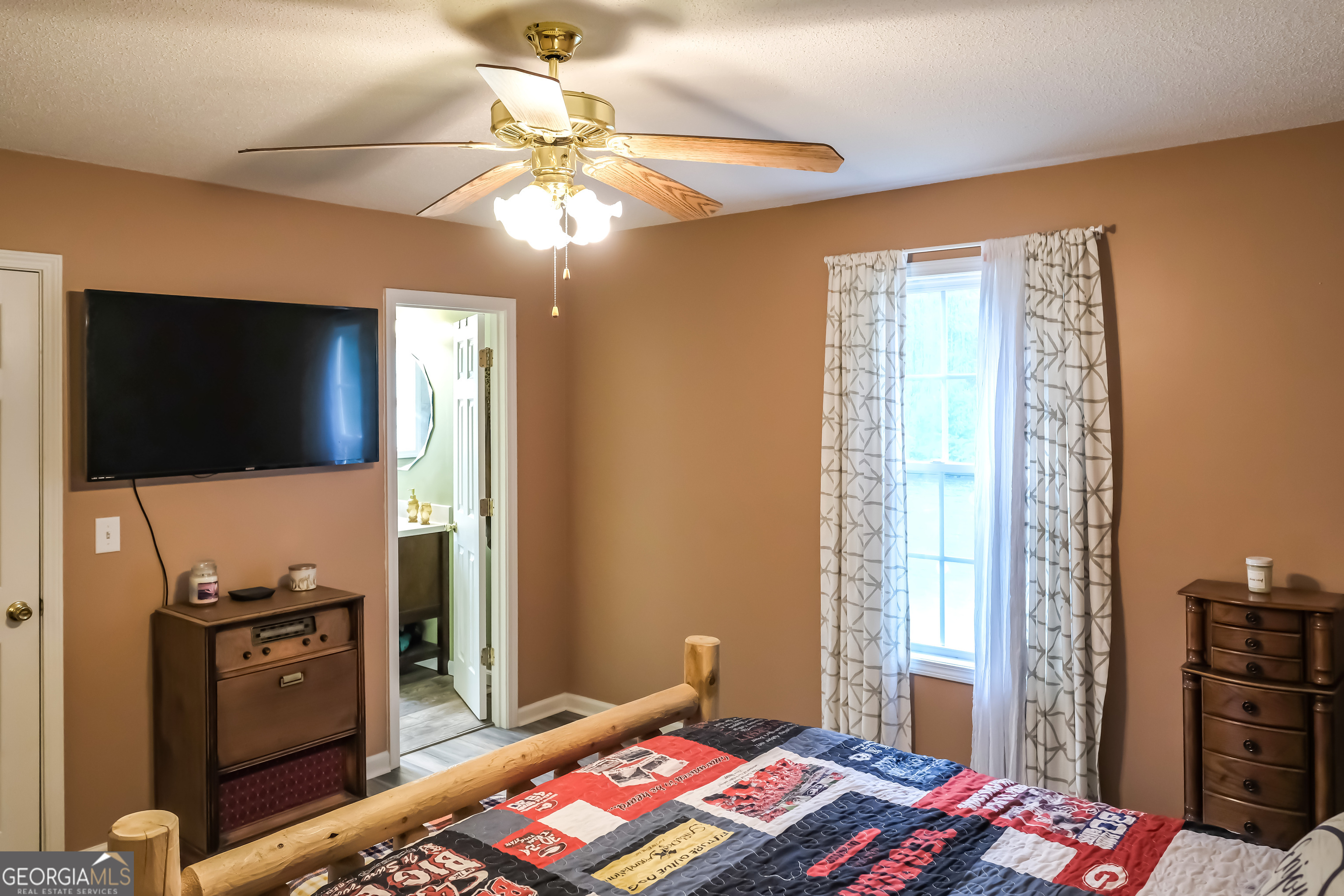 Listing images