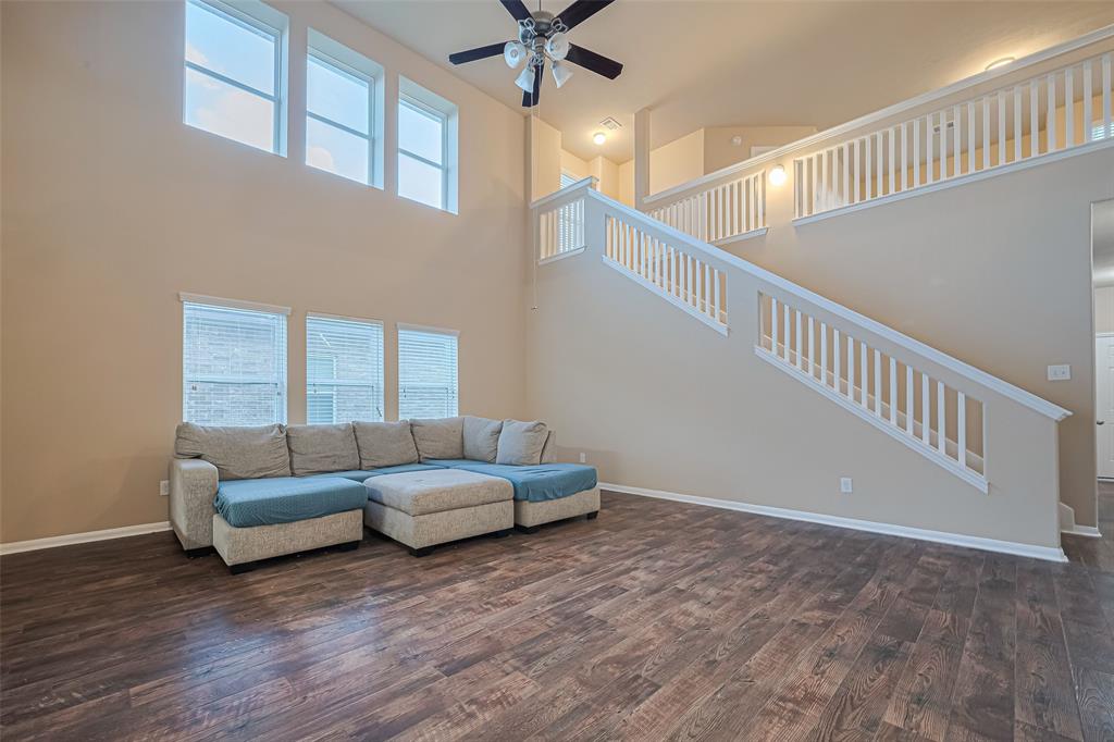 Listing images
