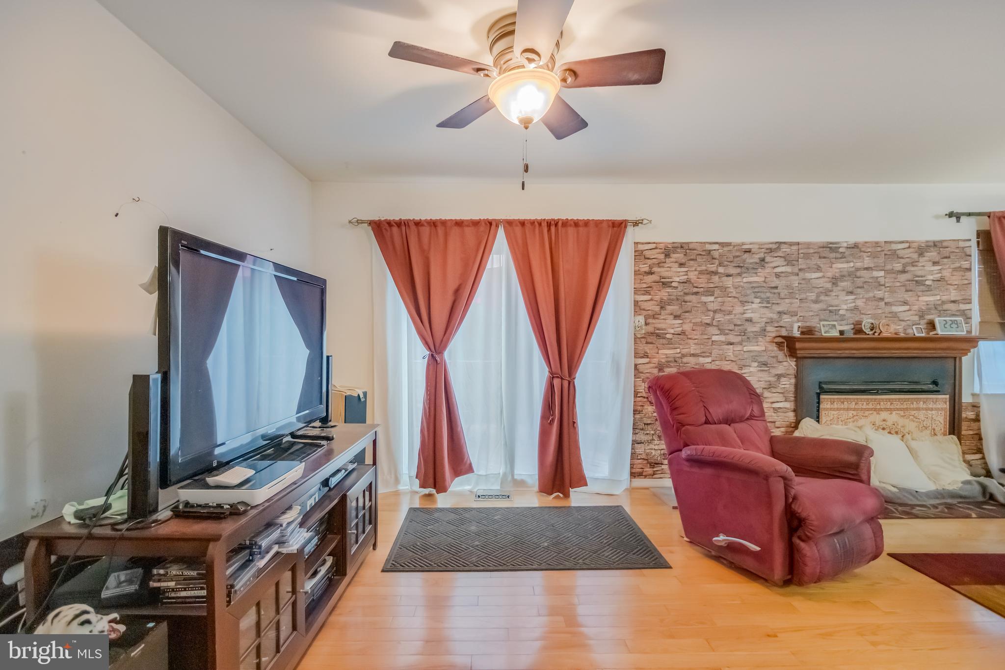 Listing images