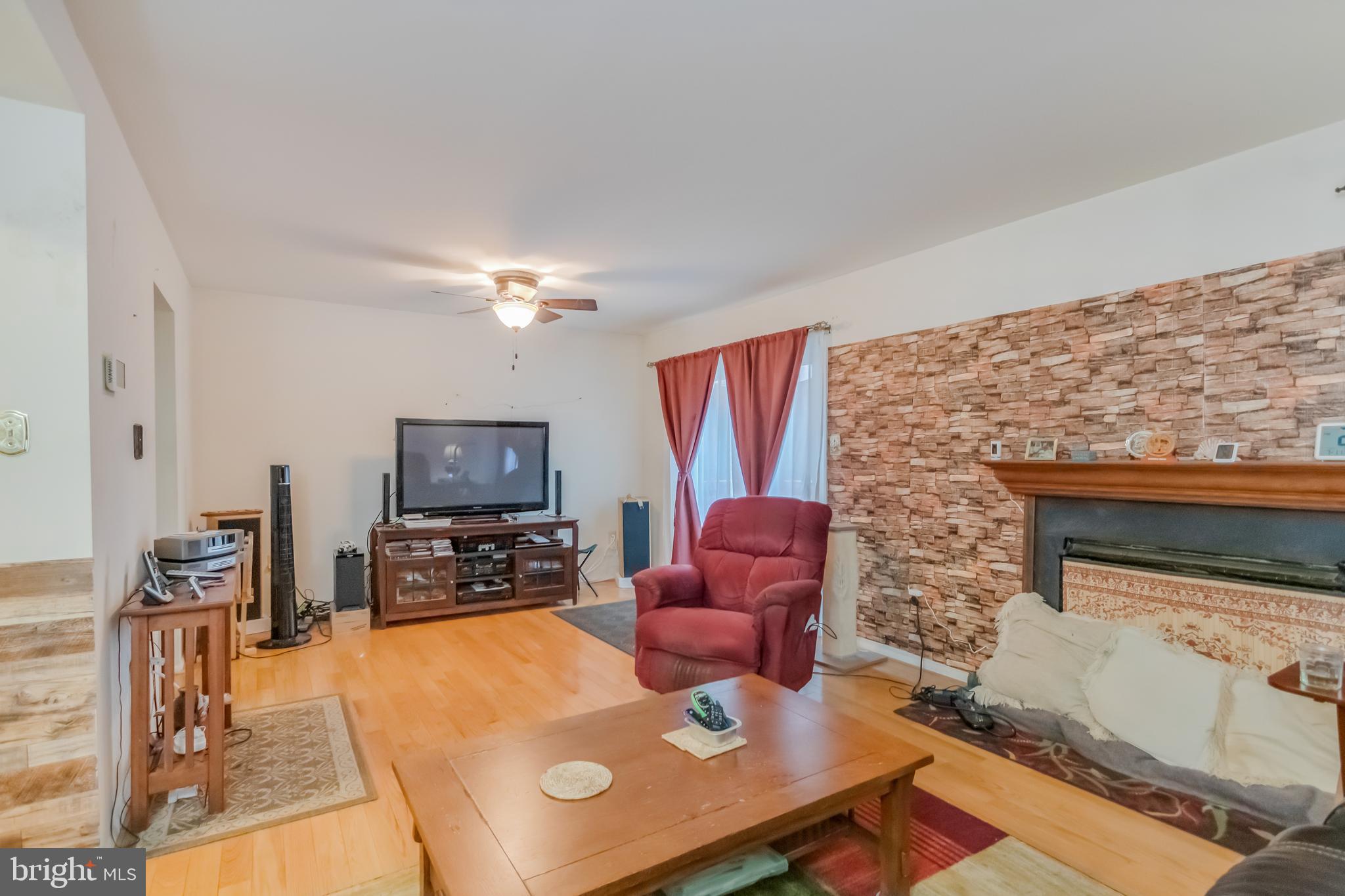 Listing images