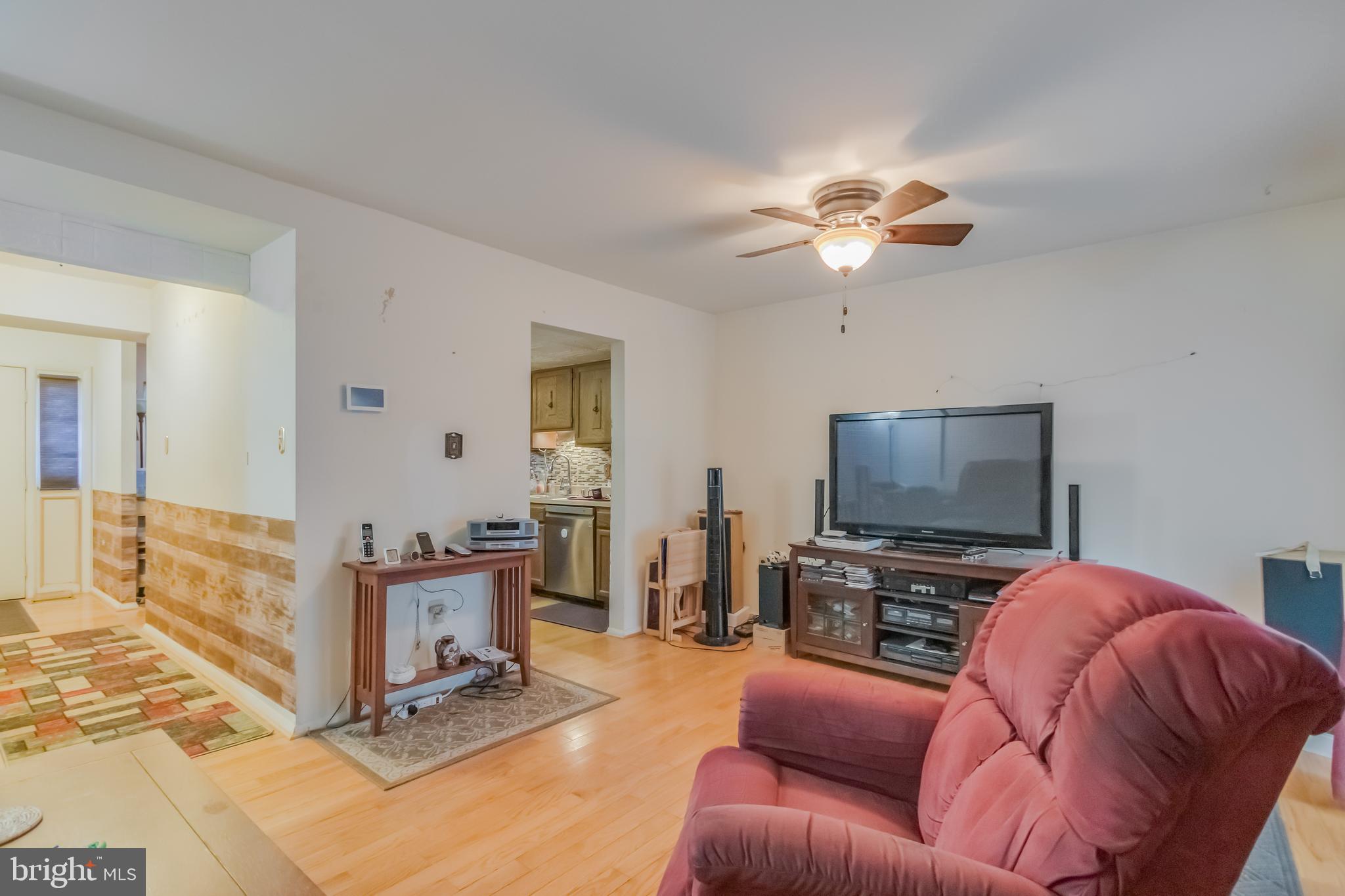 Listing images