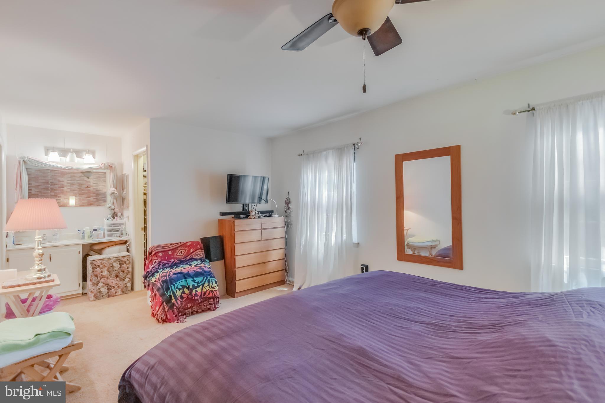 Listing images
