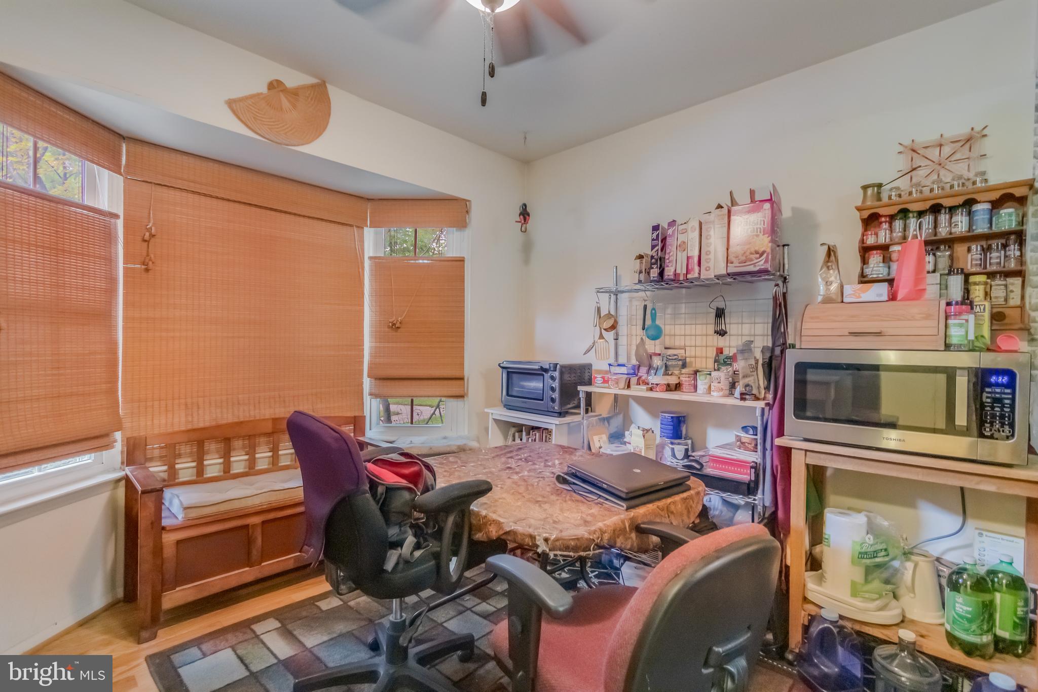 Listing images