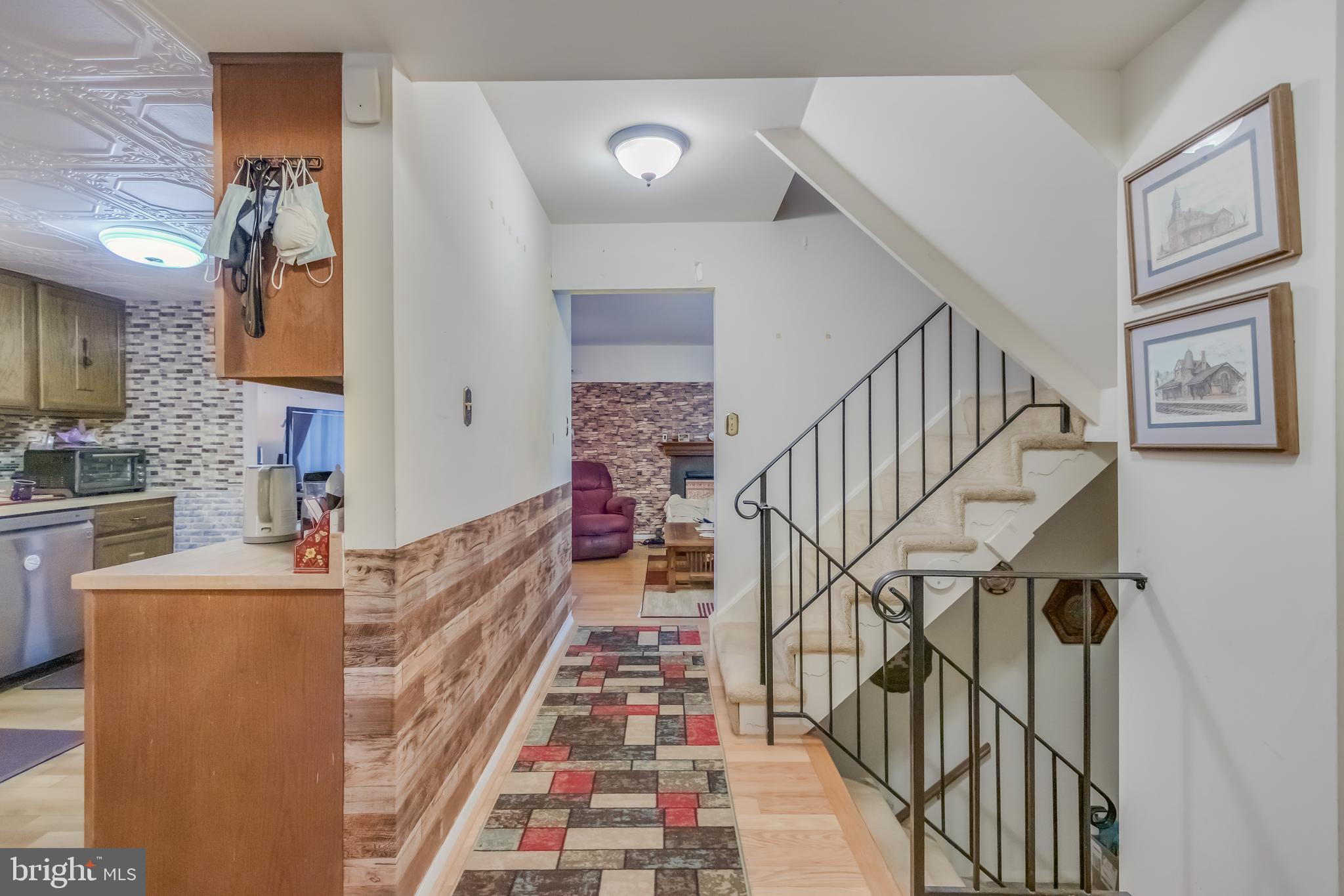 Listing images