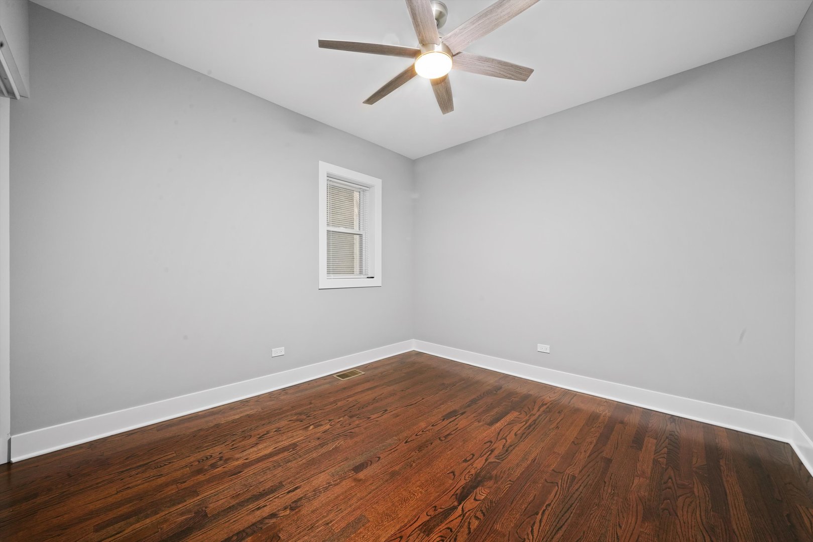 Listing images