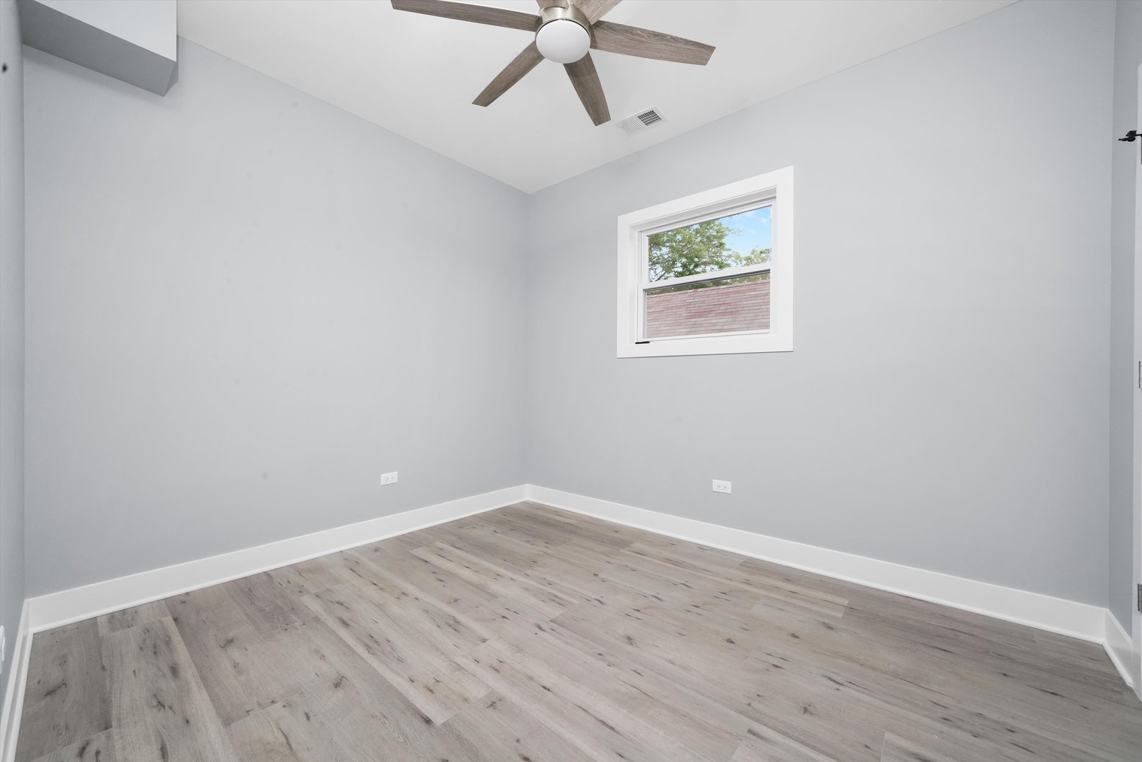 Listing images