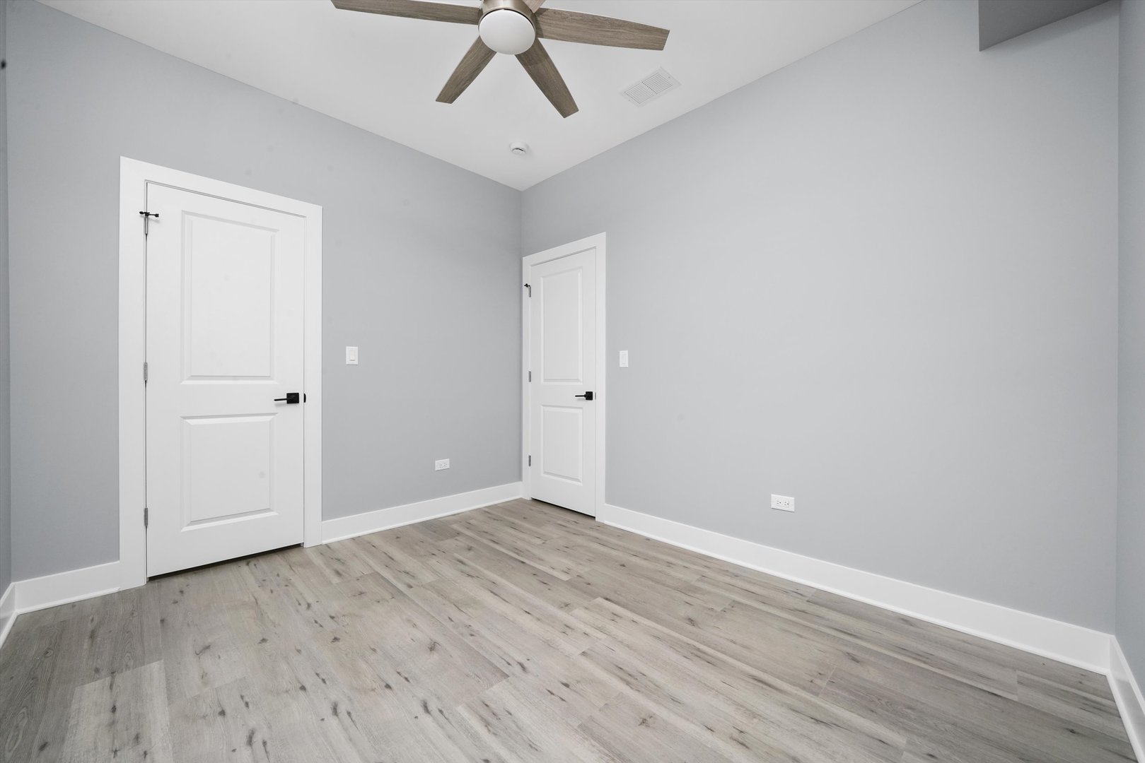 Listing images