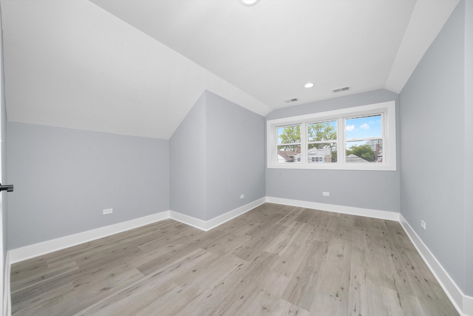 Listing images