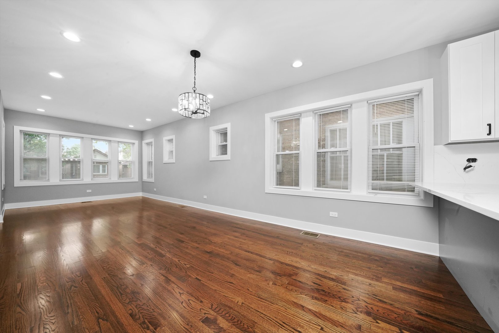 Listing images