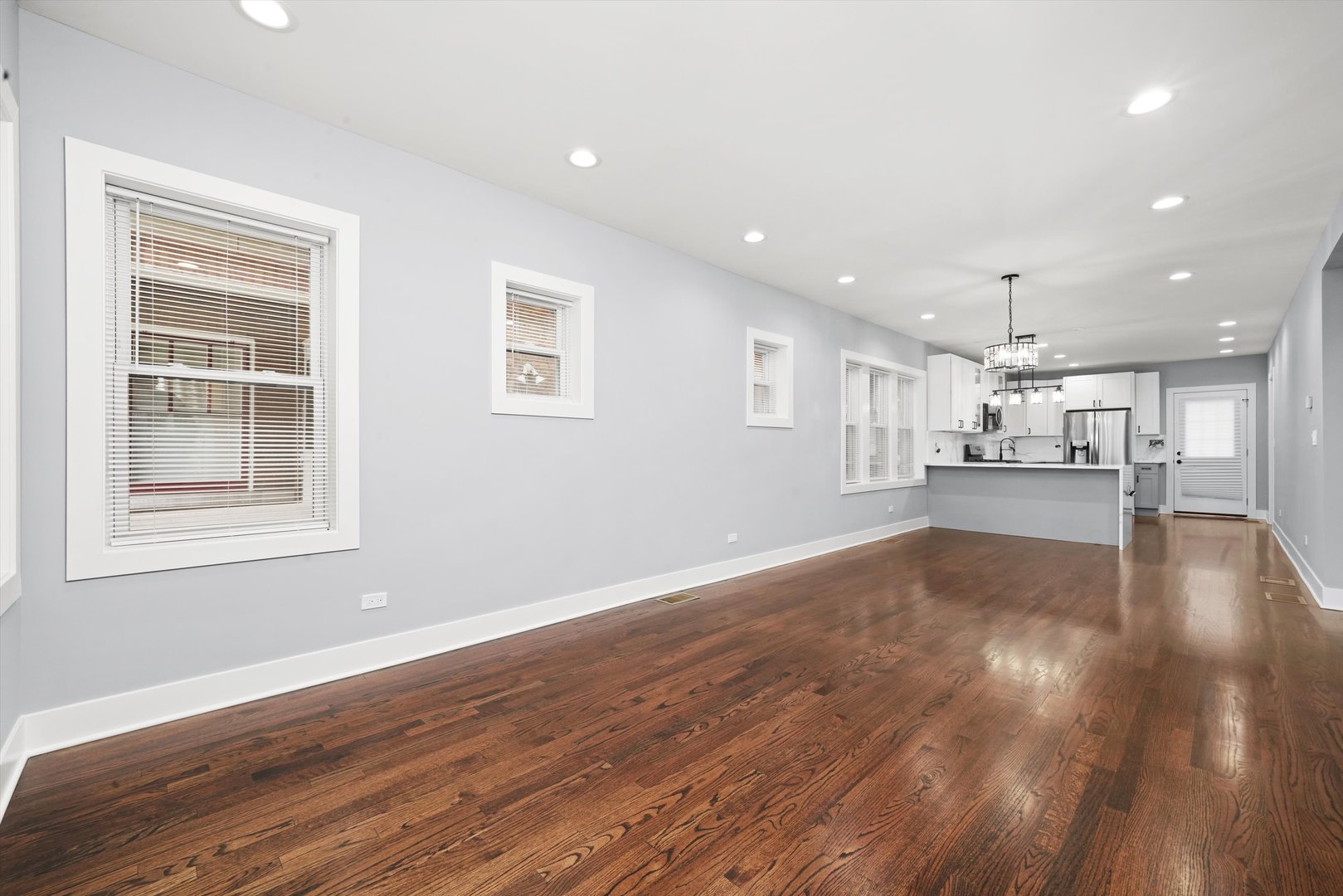 Listing images