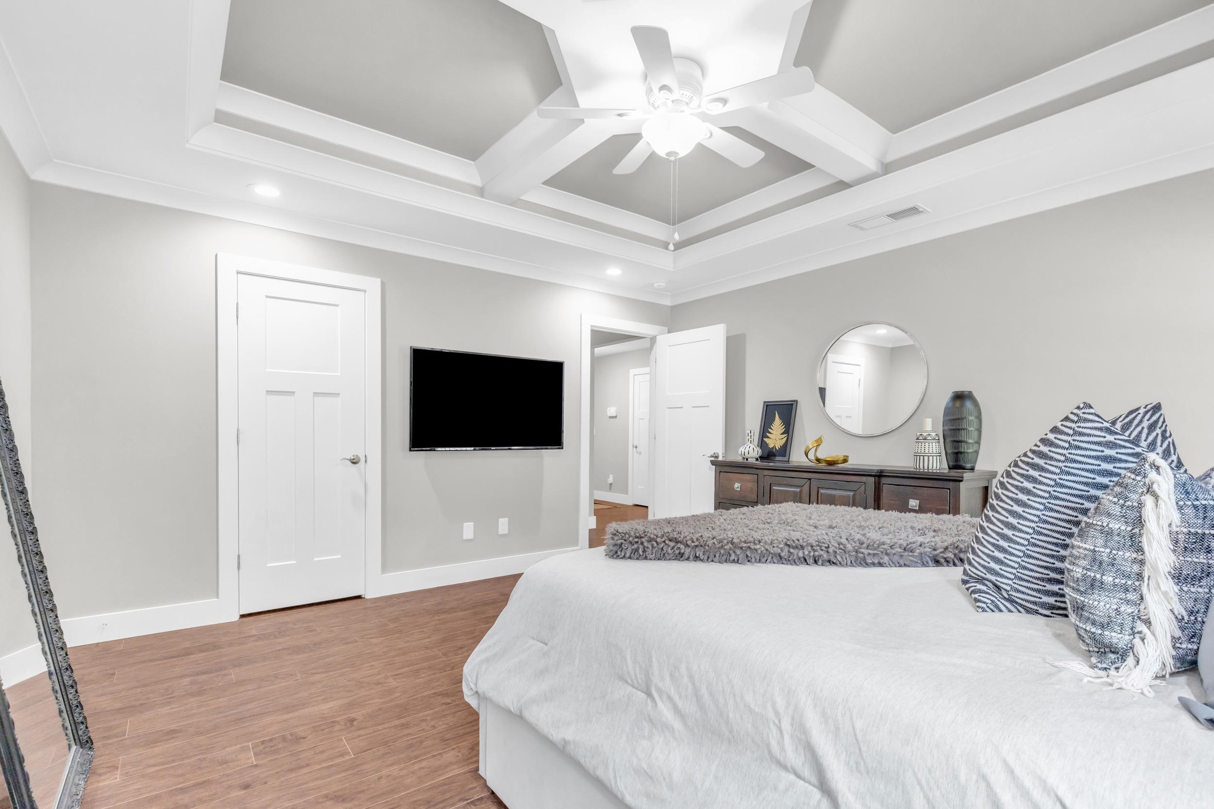 Listing images