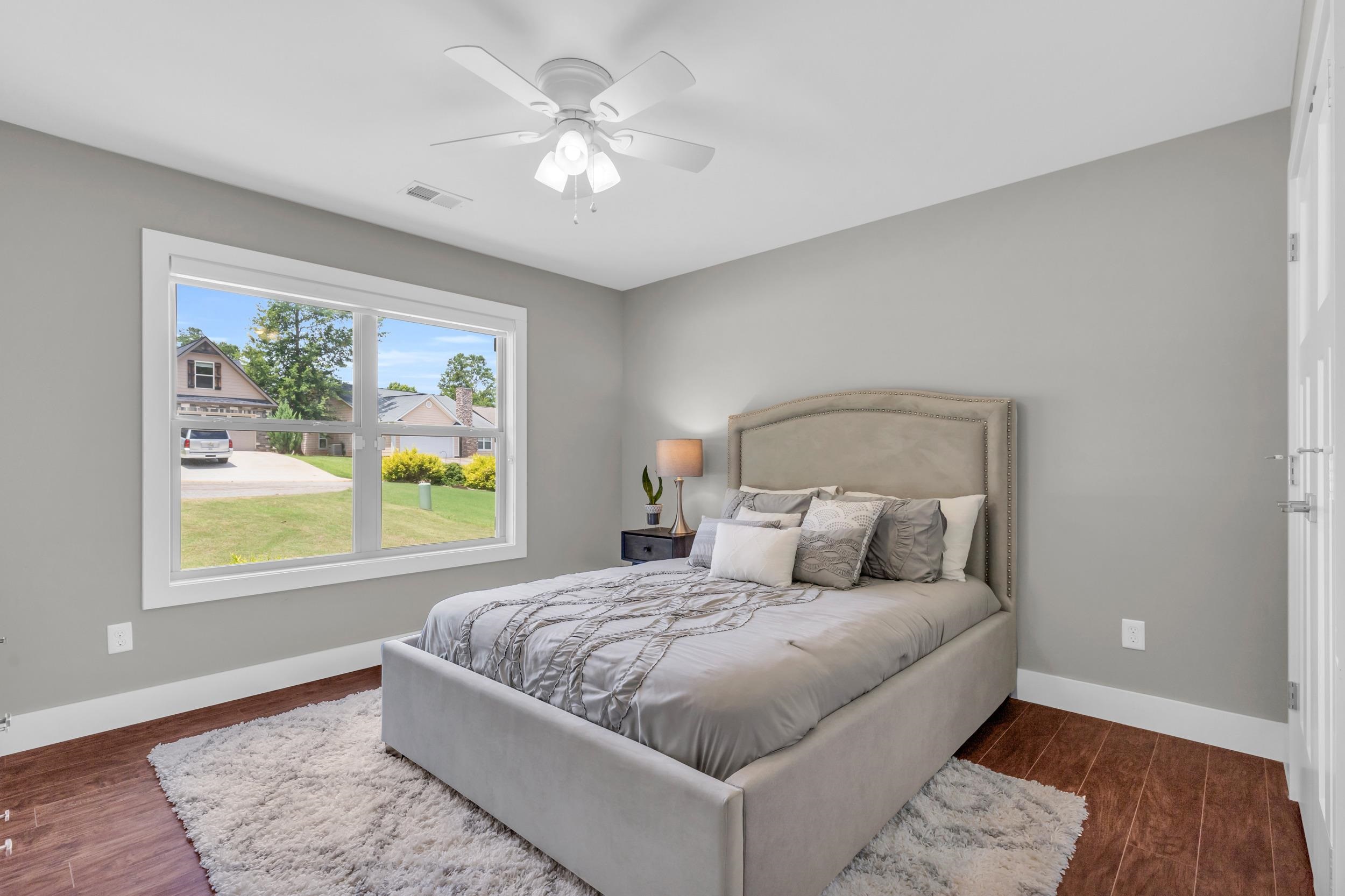 Listing images