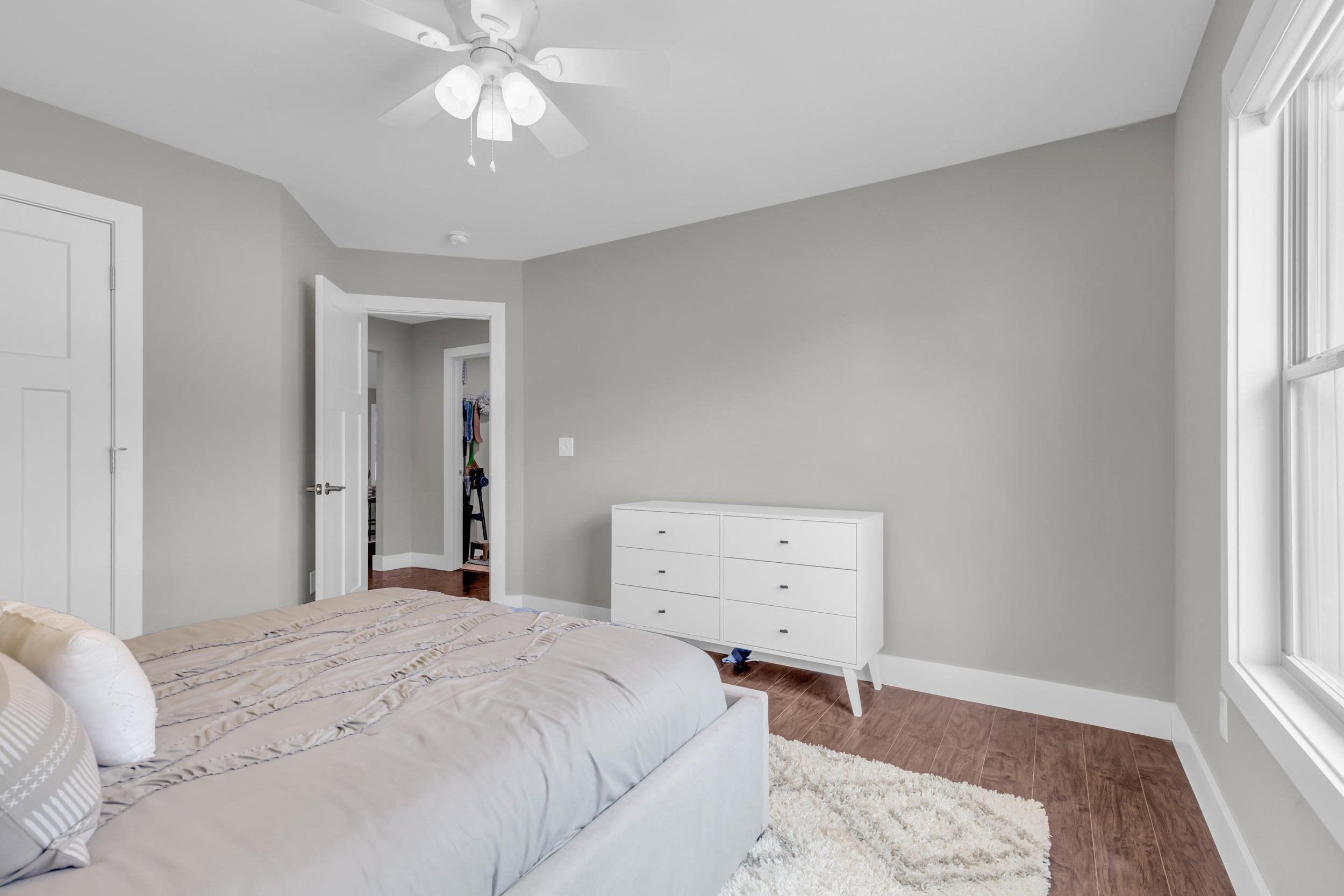 Listing images