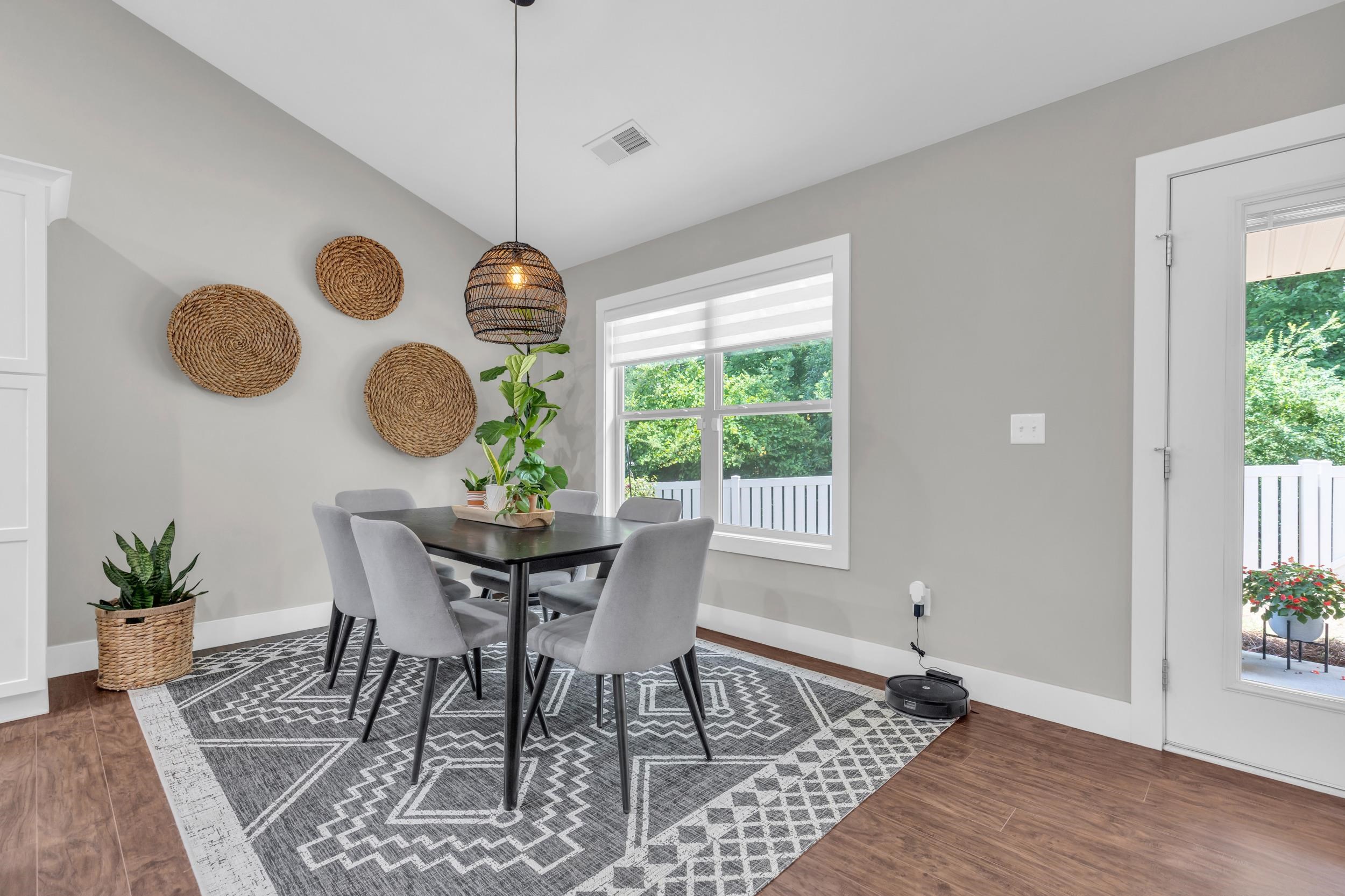 Listing images