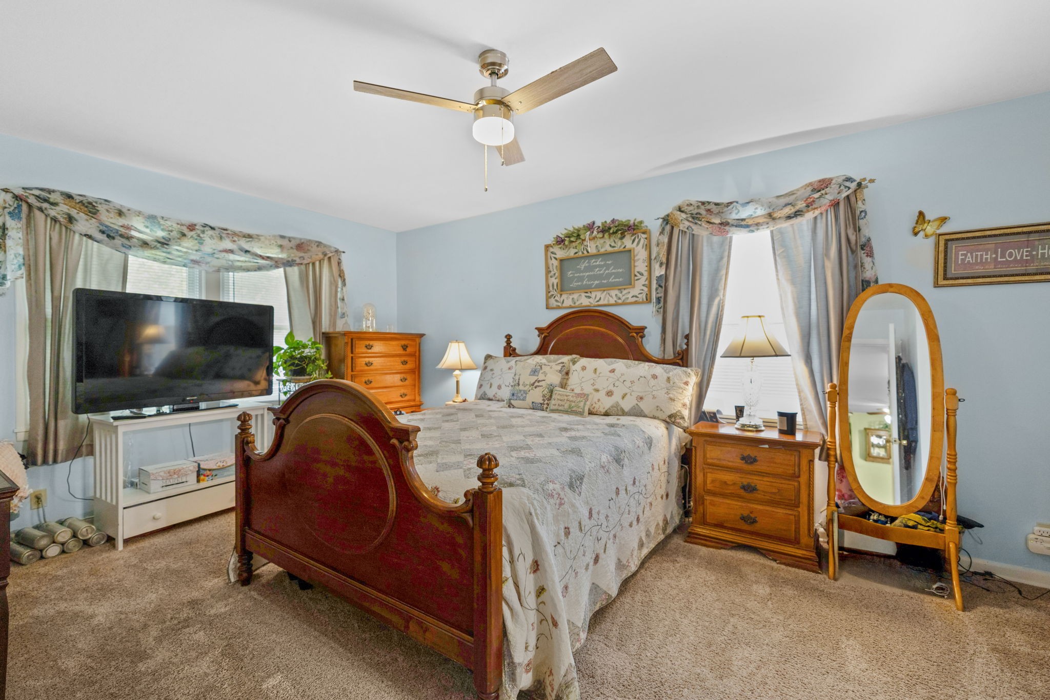 Listing images