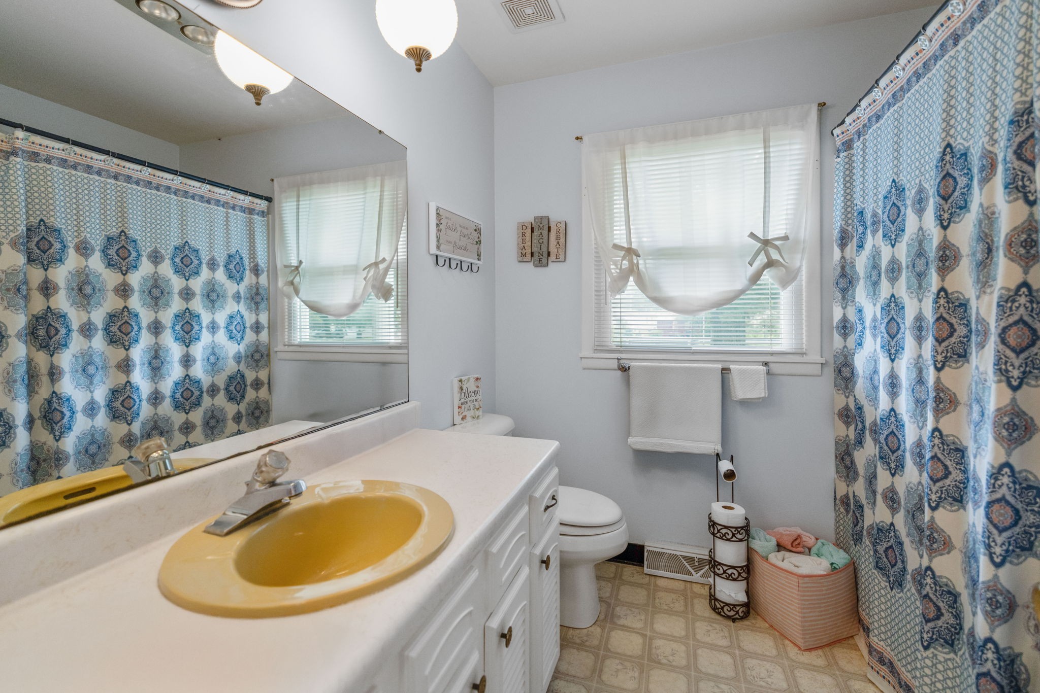Listing images
