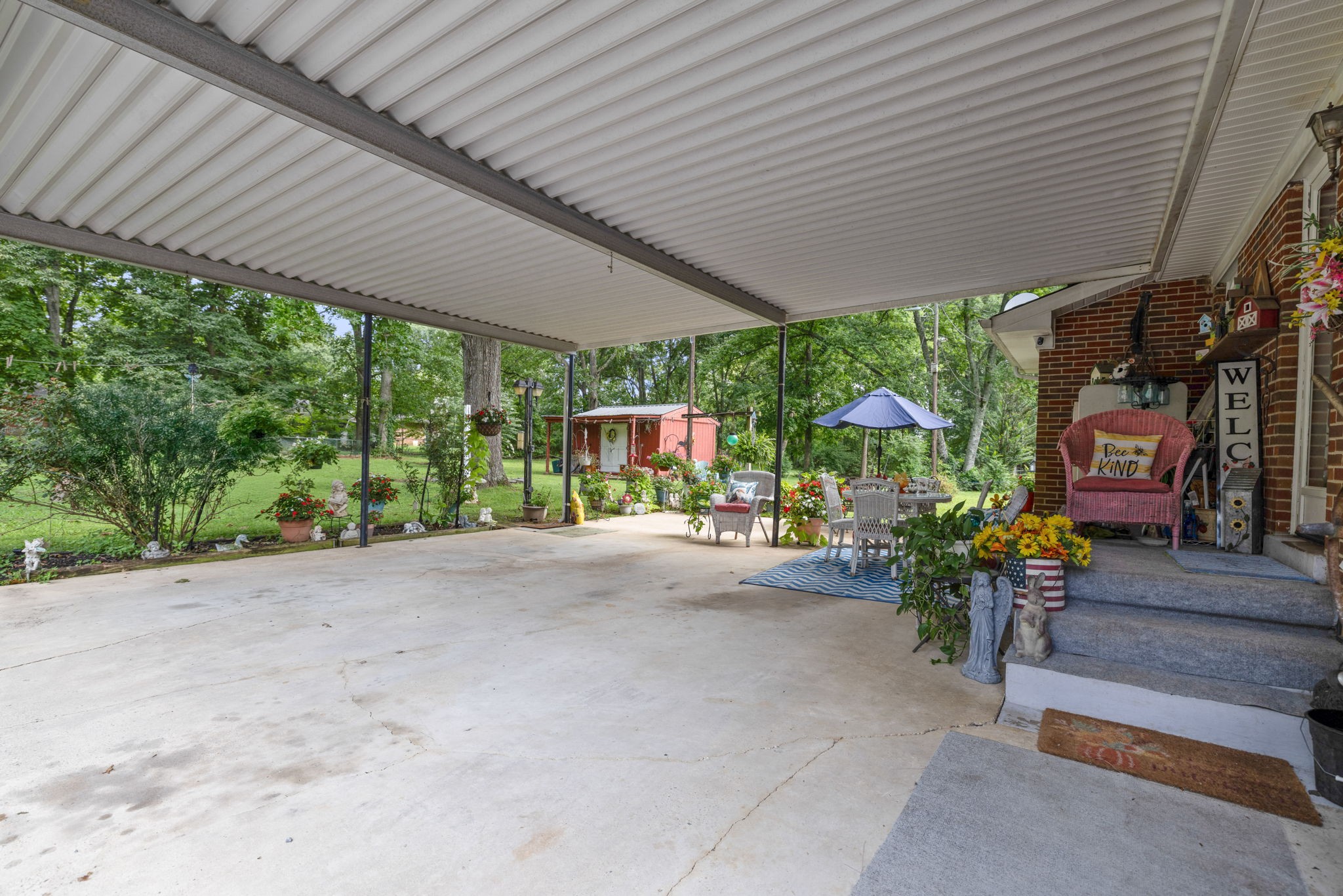 Listing images