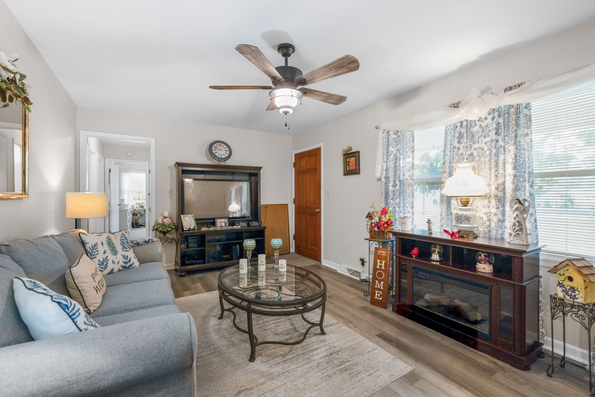 Listing images
