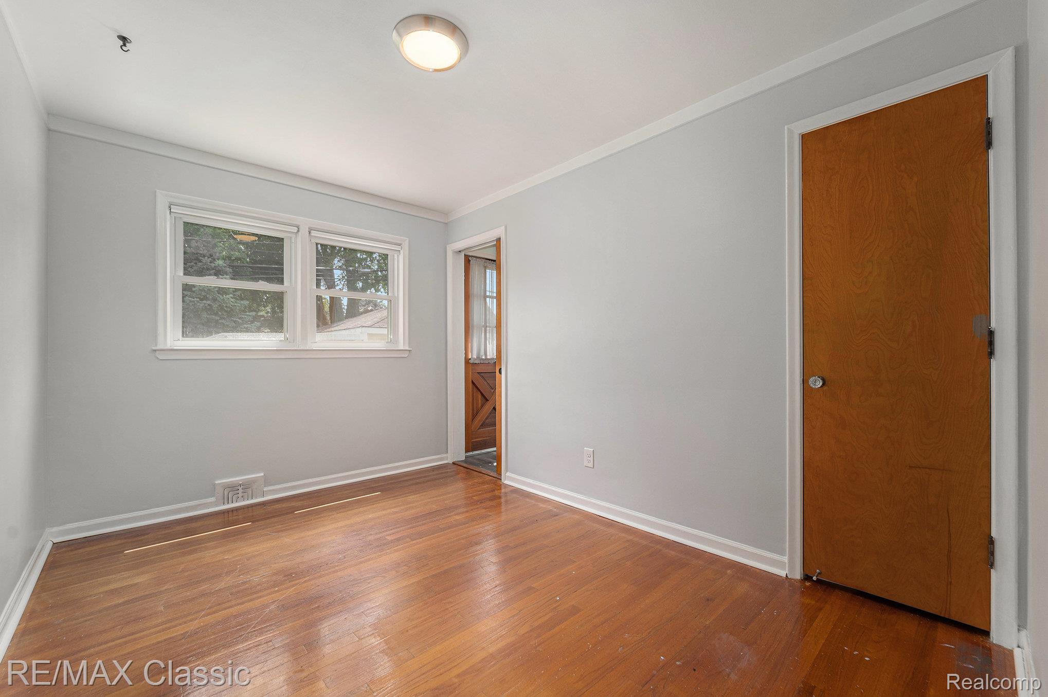 Listing images