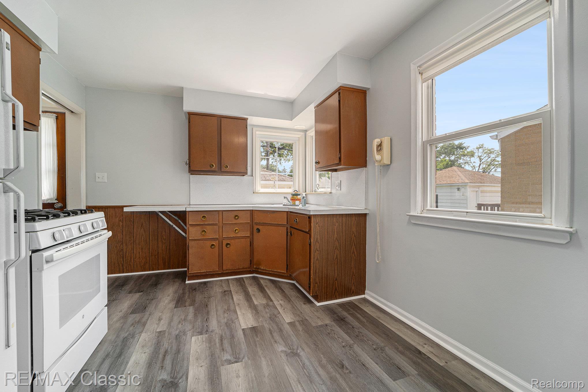 Listing images