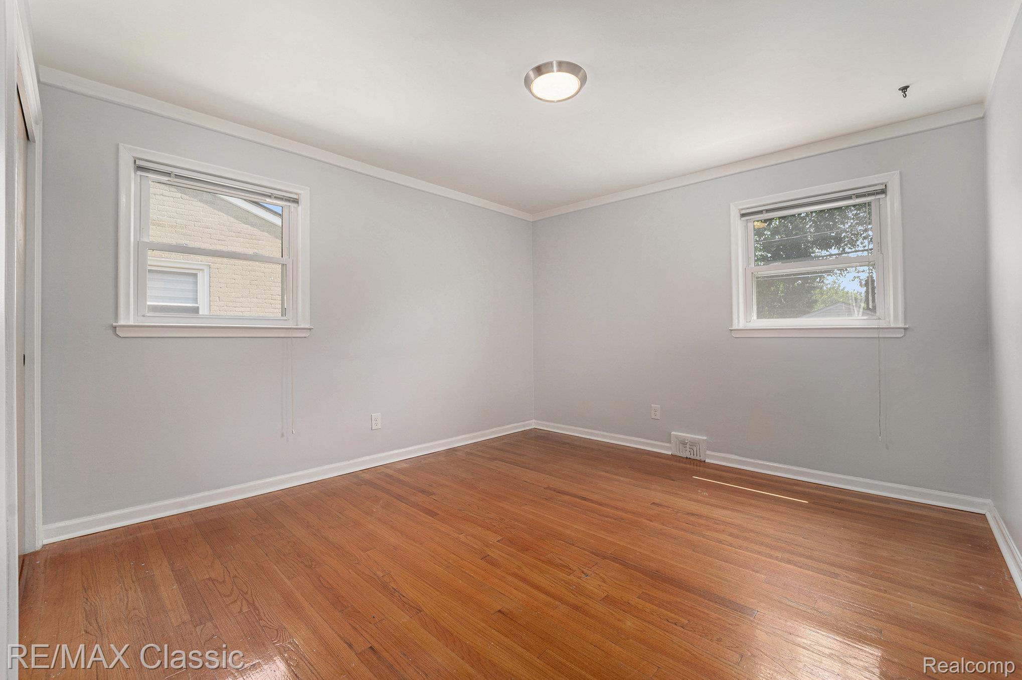 Listing images