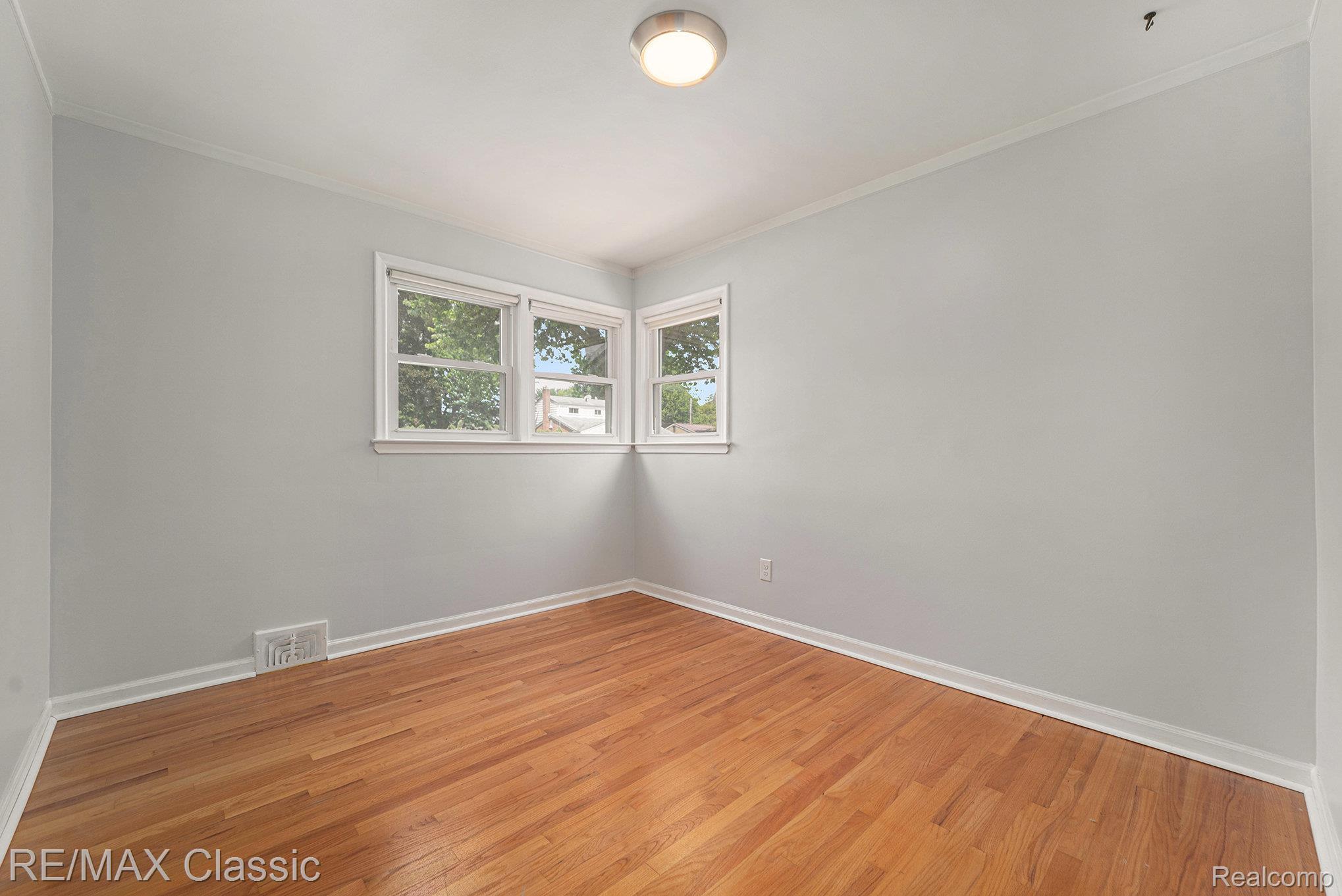 Listing images